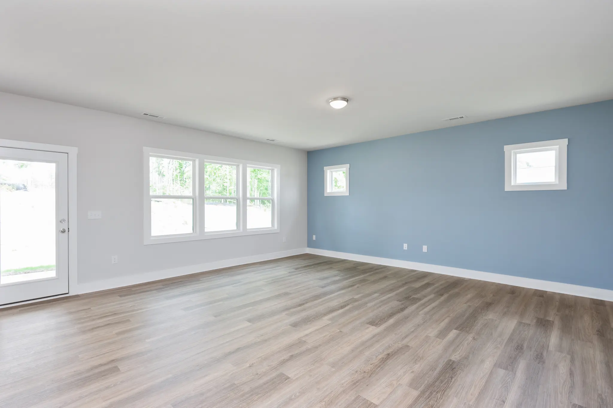 Bright Copper Kettles - Interior Photo 9