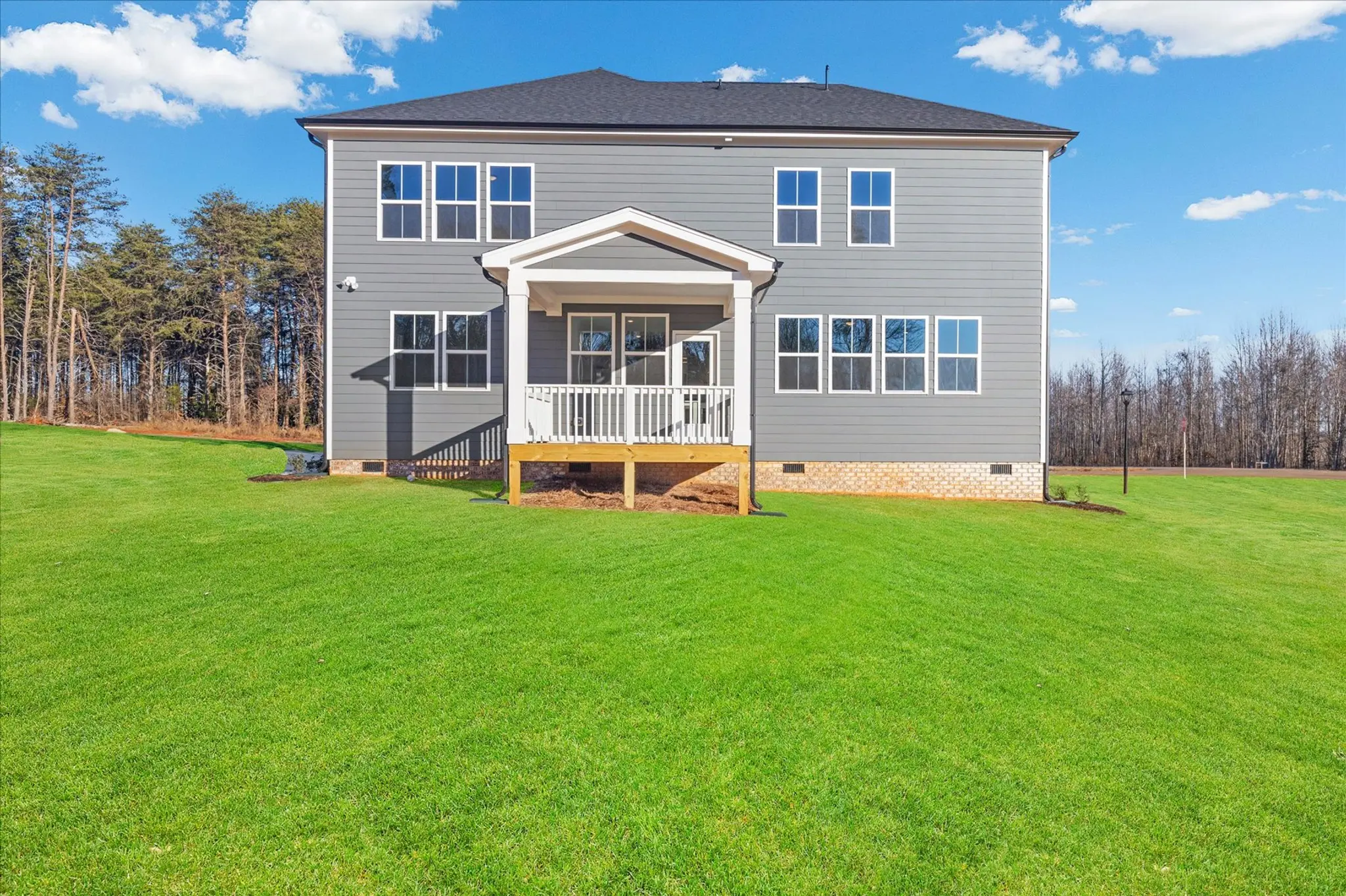 Logical and Linear - Interior Photo 48