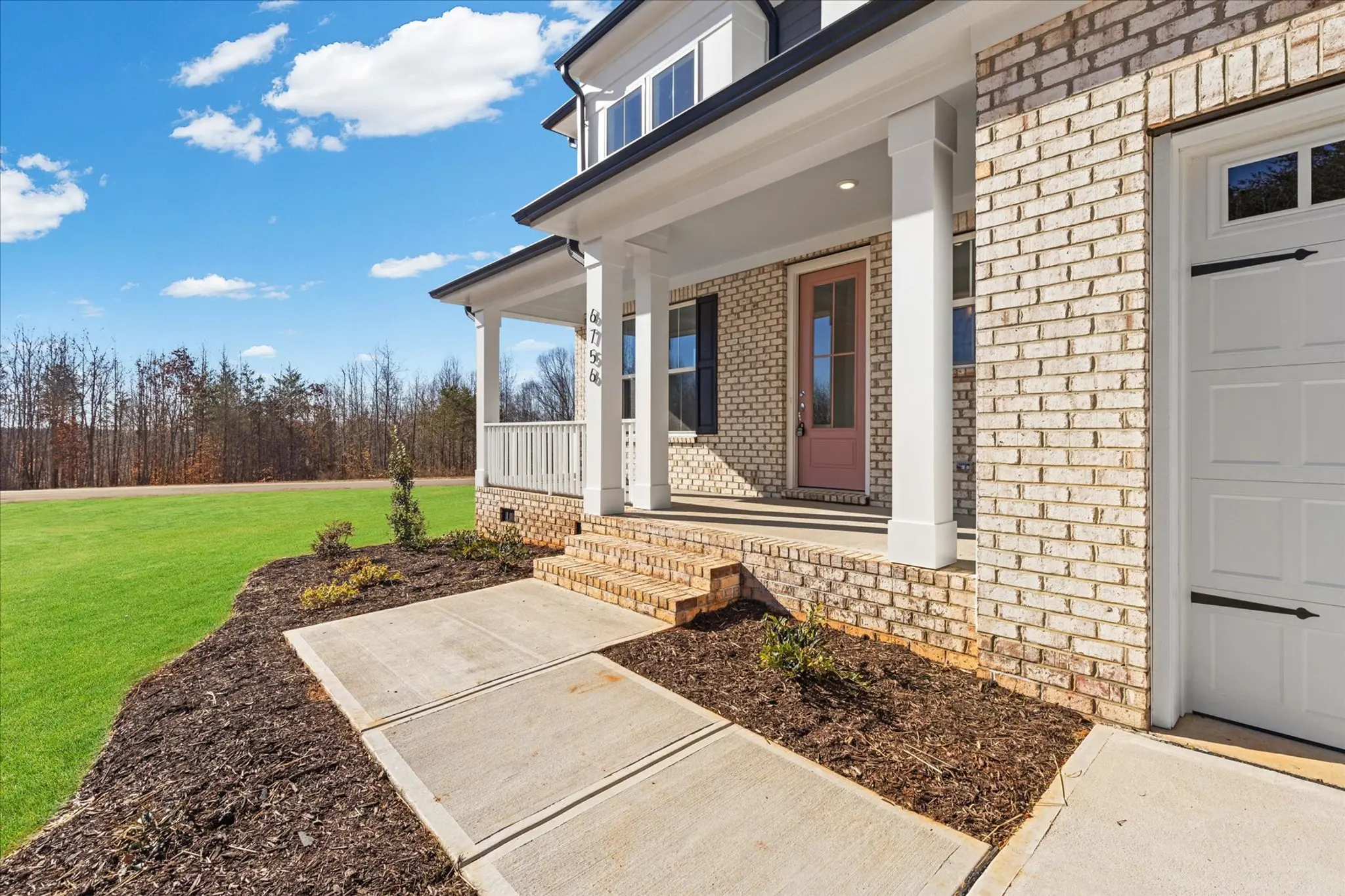 Logical and Linear - Interior Photo 45