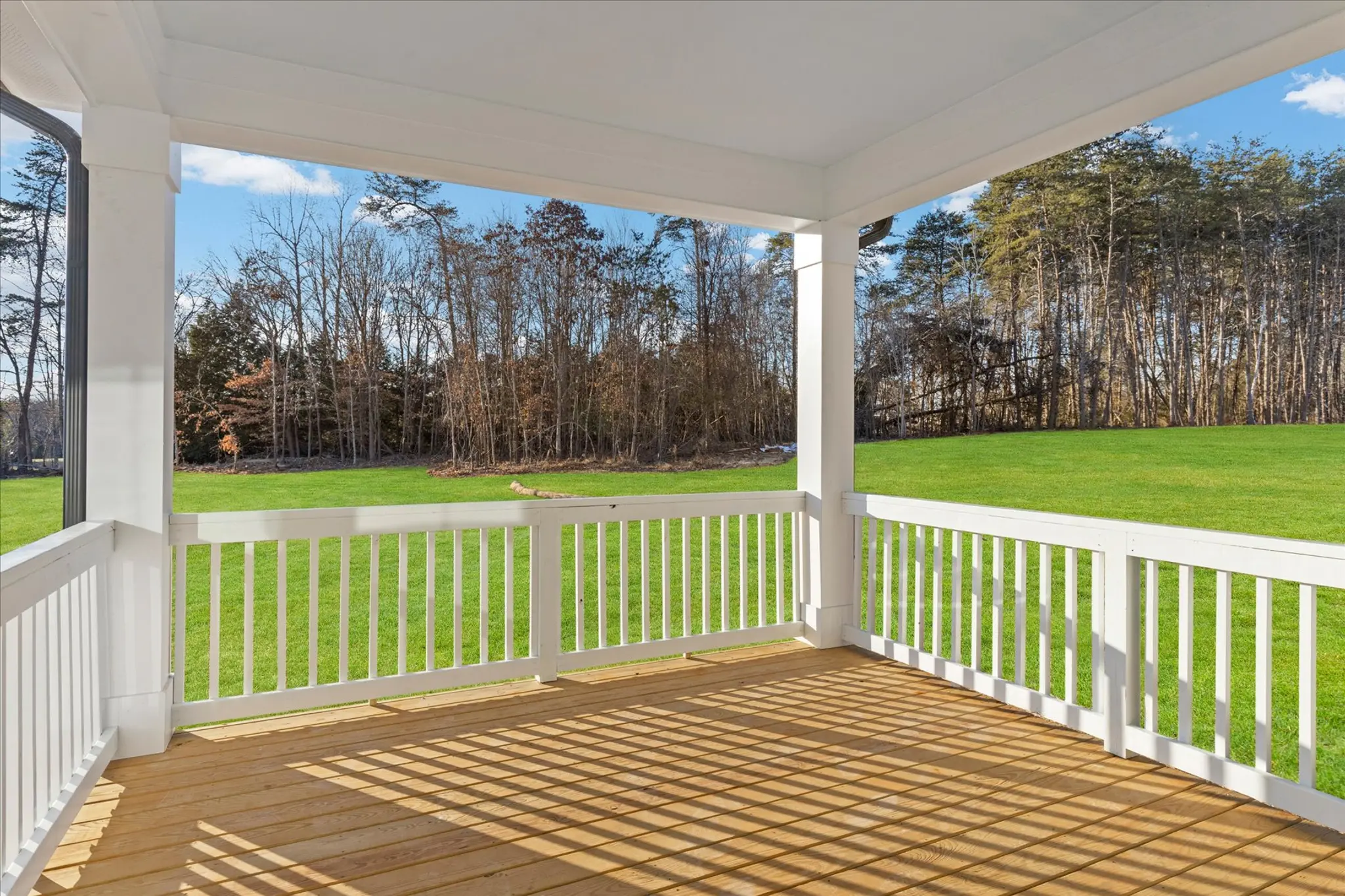 Logical and Linear - Interior Photo 47