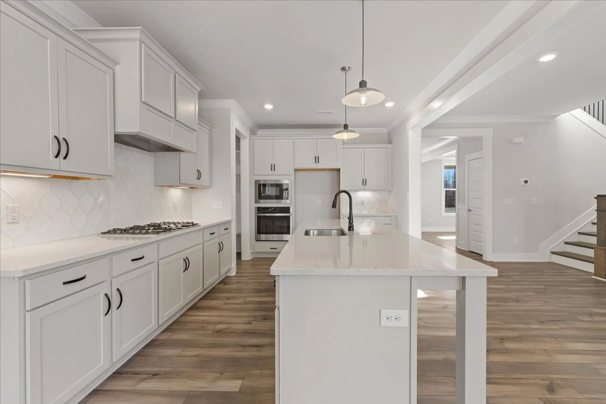 Logical and Linear - Interior Photo 6