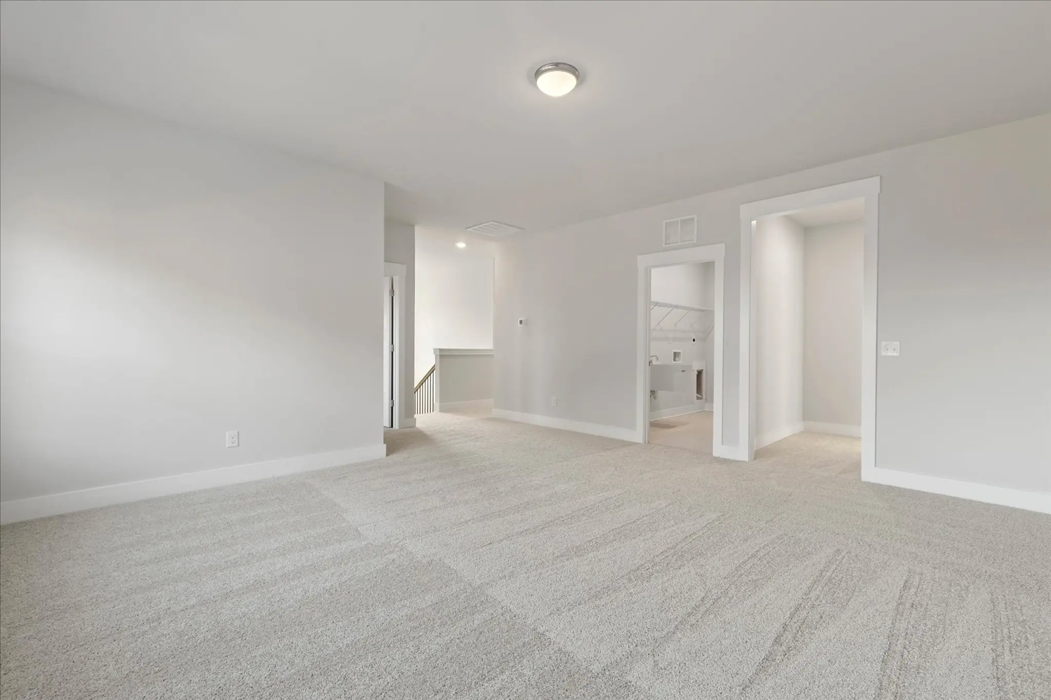 Logical and Linear - Interior Photo 34