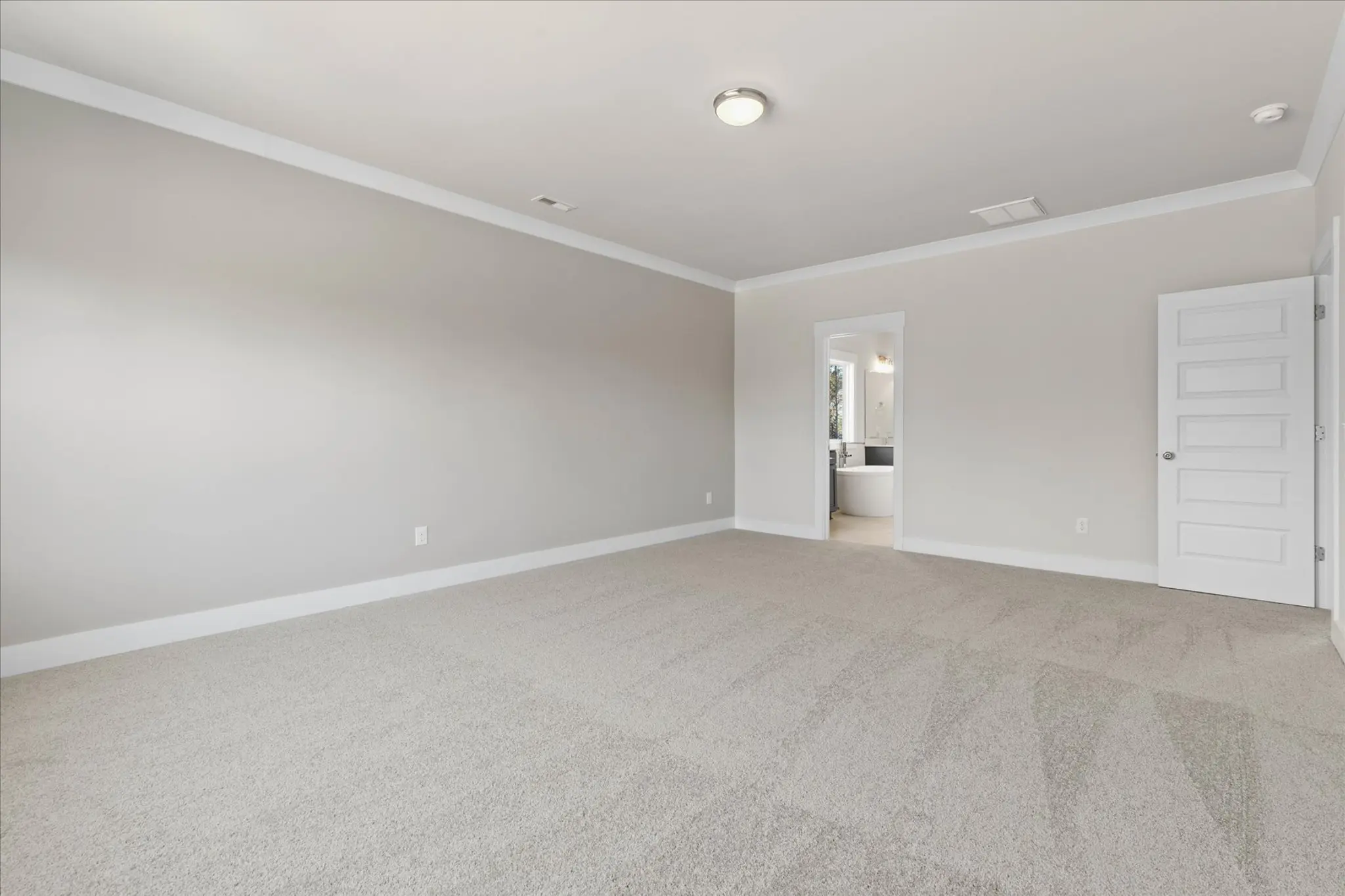 Logical and Linear - Interior Photo 21