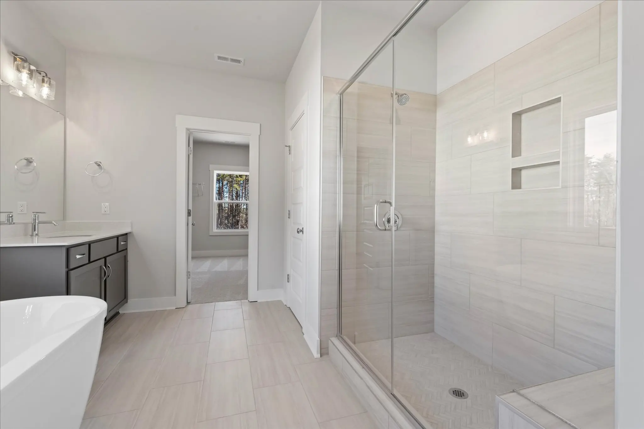 Logical and Linear - Interior Photo 23