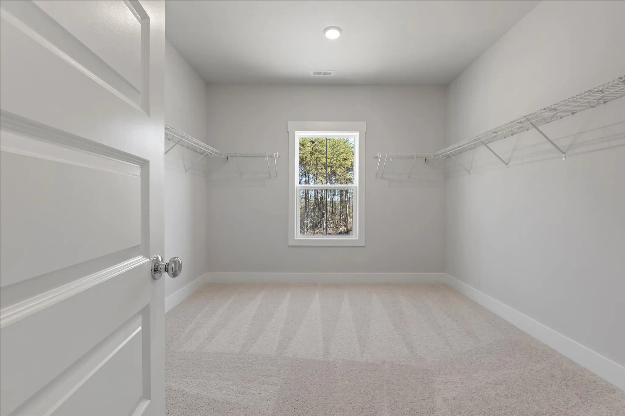 Logical and Linear - Interior Photo 27