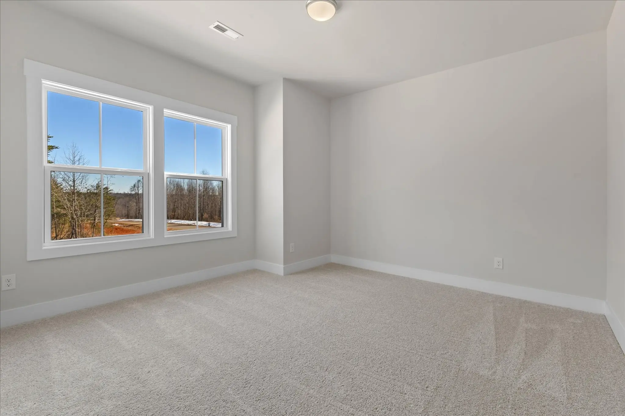 Logical and Linear - Interior Photo 30