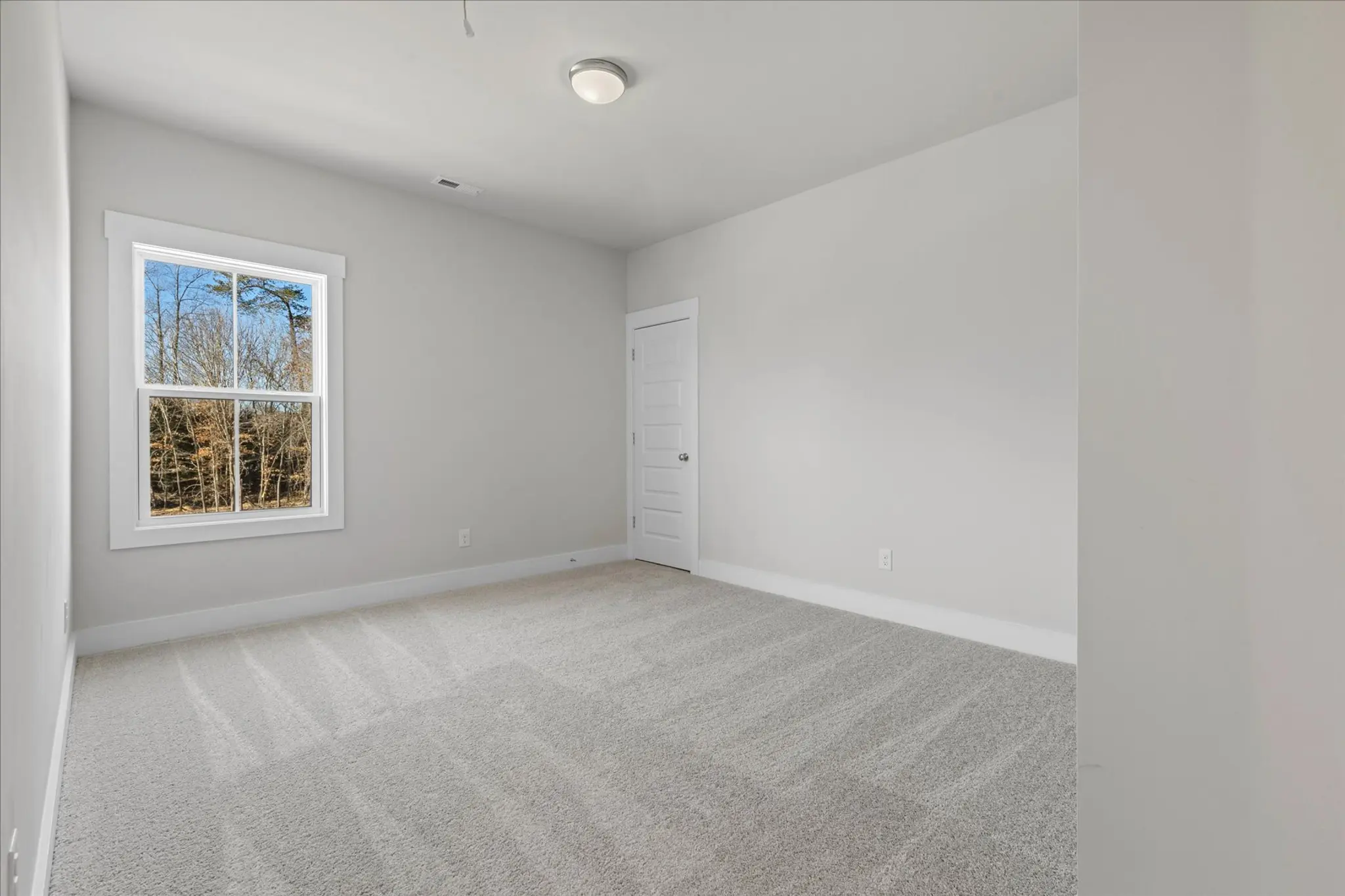 Logical and Linear - Interior Photo 44