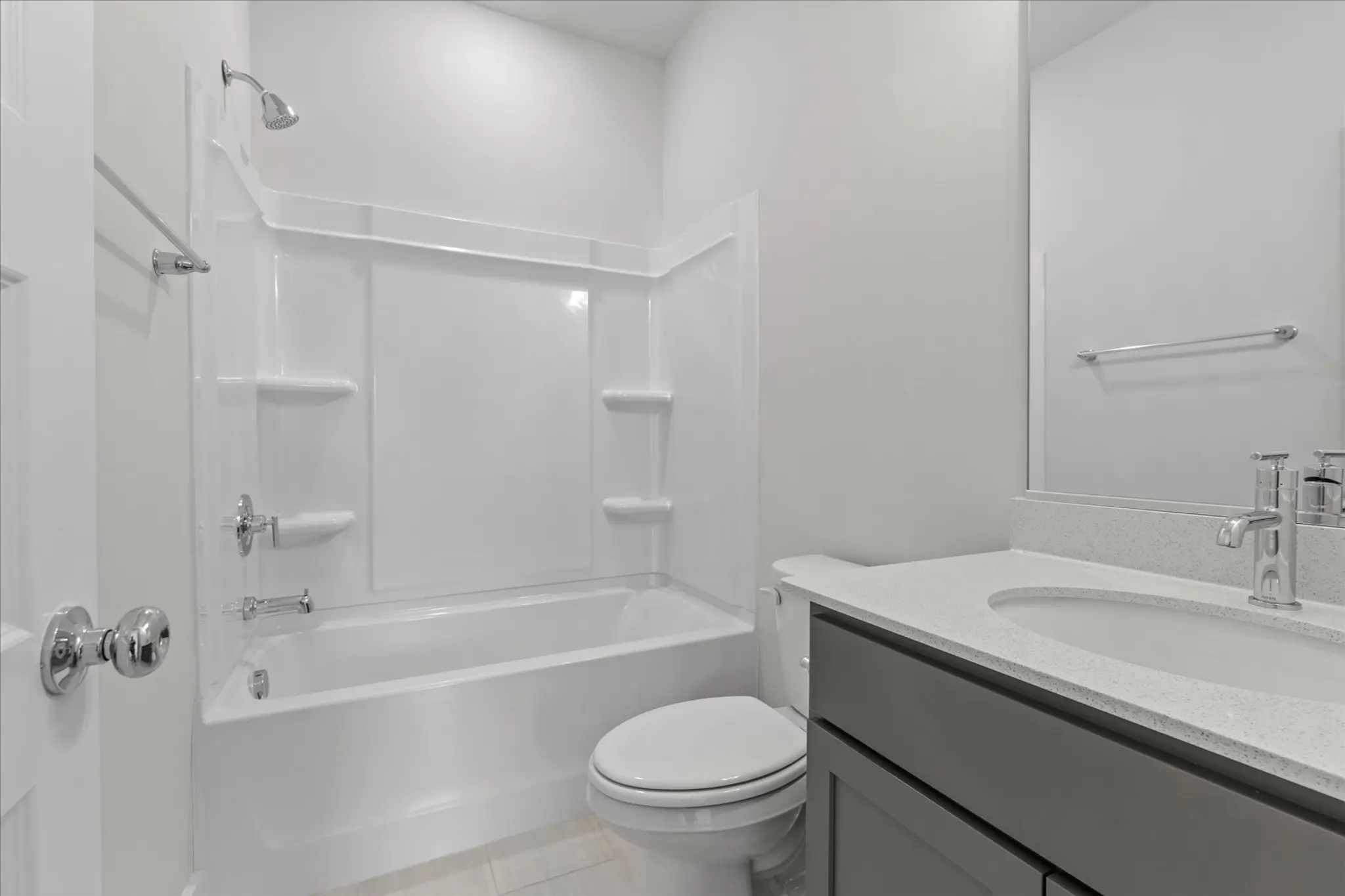 Logical and Linear - Interior Photo 40