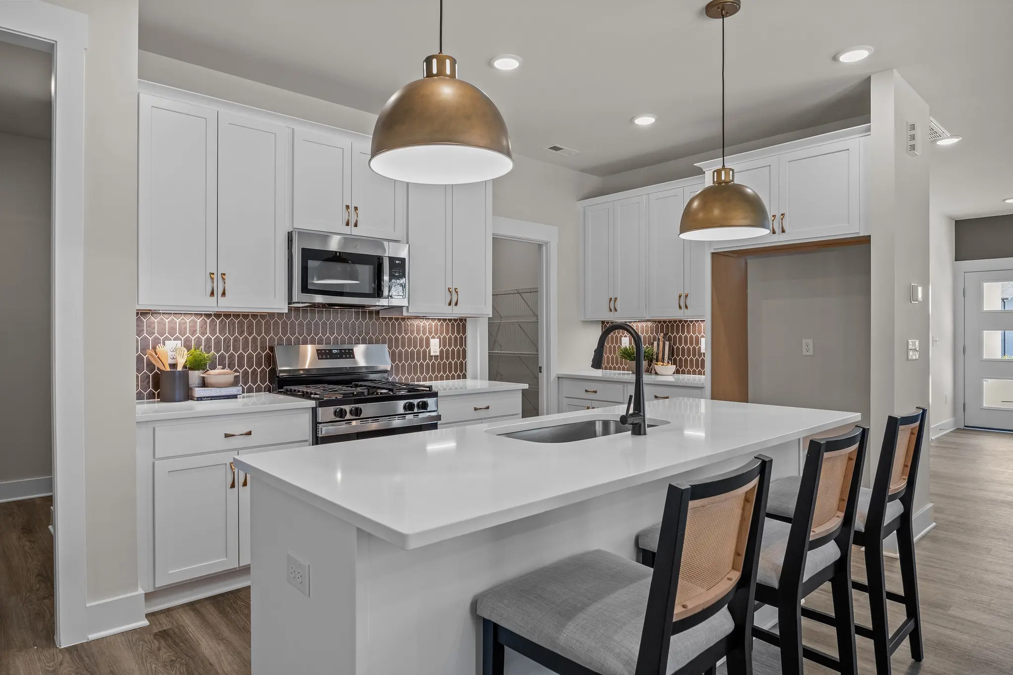 Kitchen (shown with Cigar Lounge Interior Package)