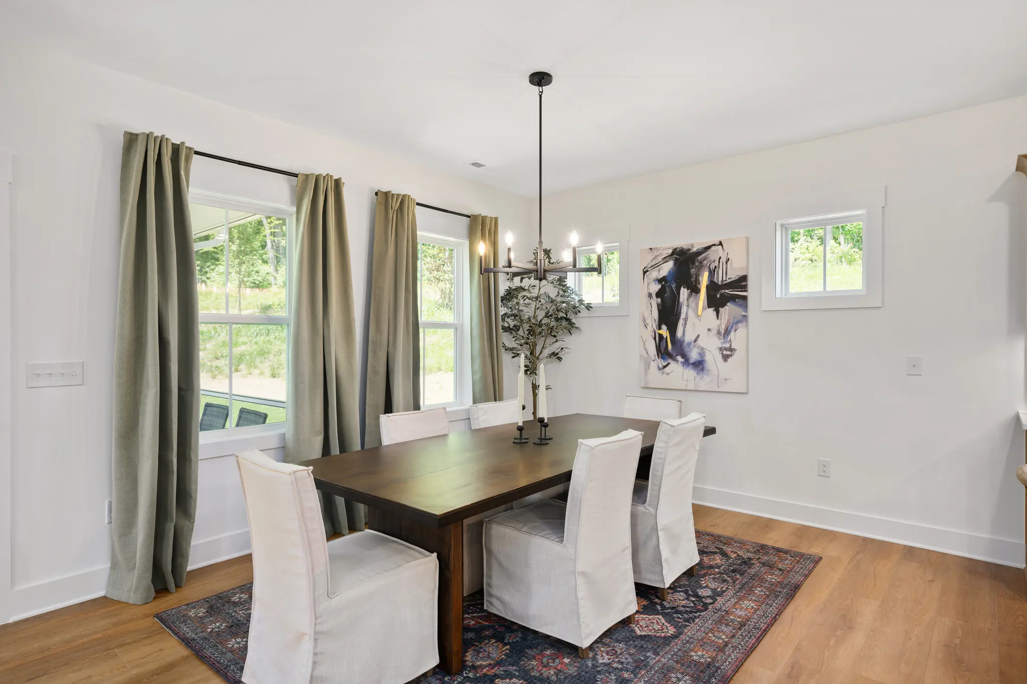 Lucky - Interior Photo 7