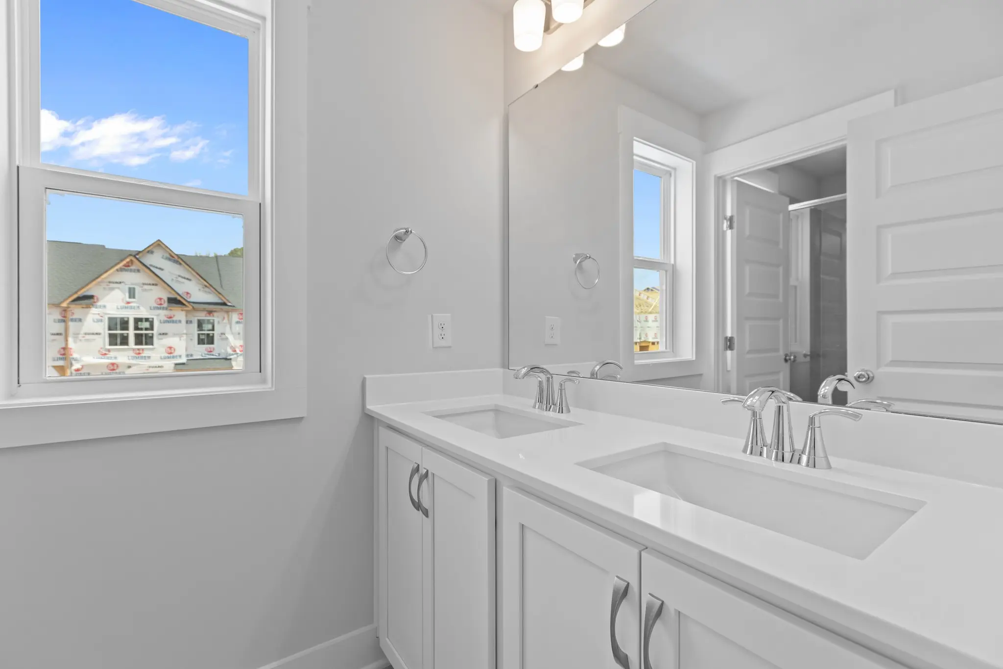 Primary Bath (Classic White Button Down interior)