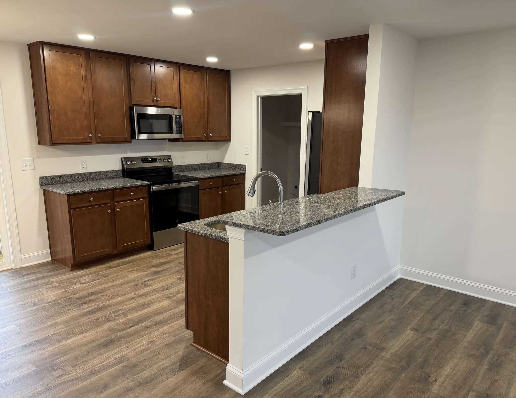 Bar Height Counter with Over hang for Eat In Breakfast Space