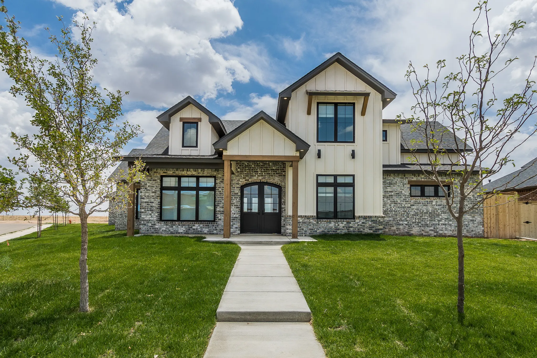 2111 - Exterior Photo 2