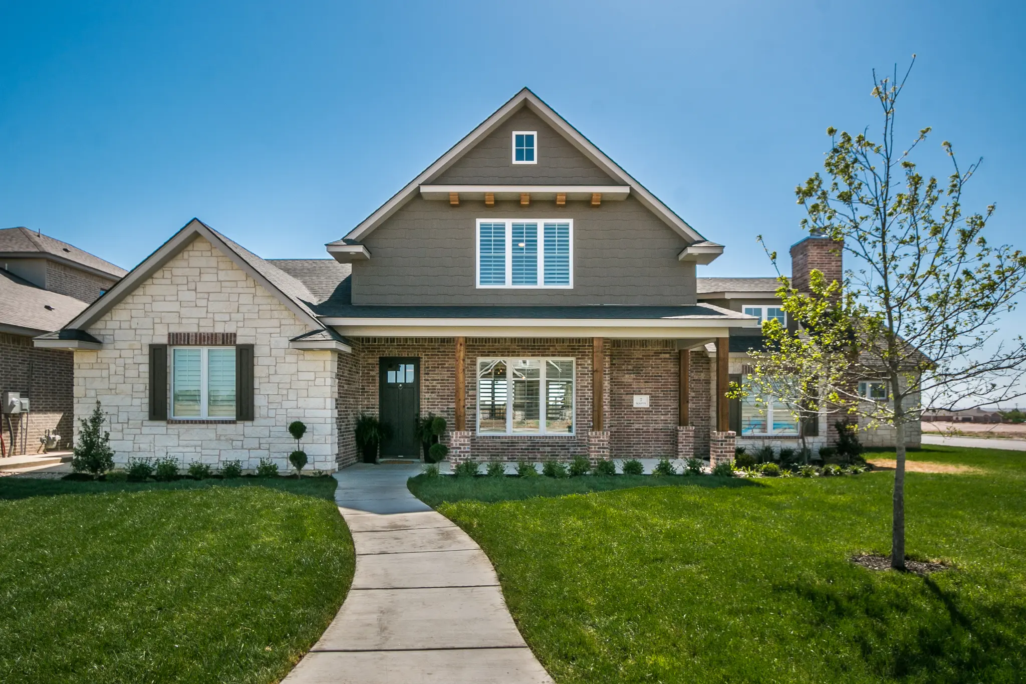 1690-2 - Exterior Photo 2