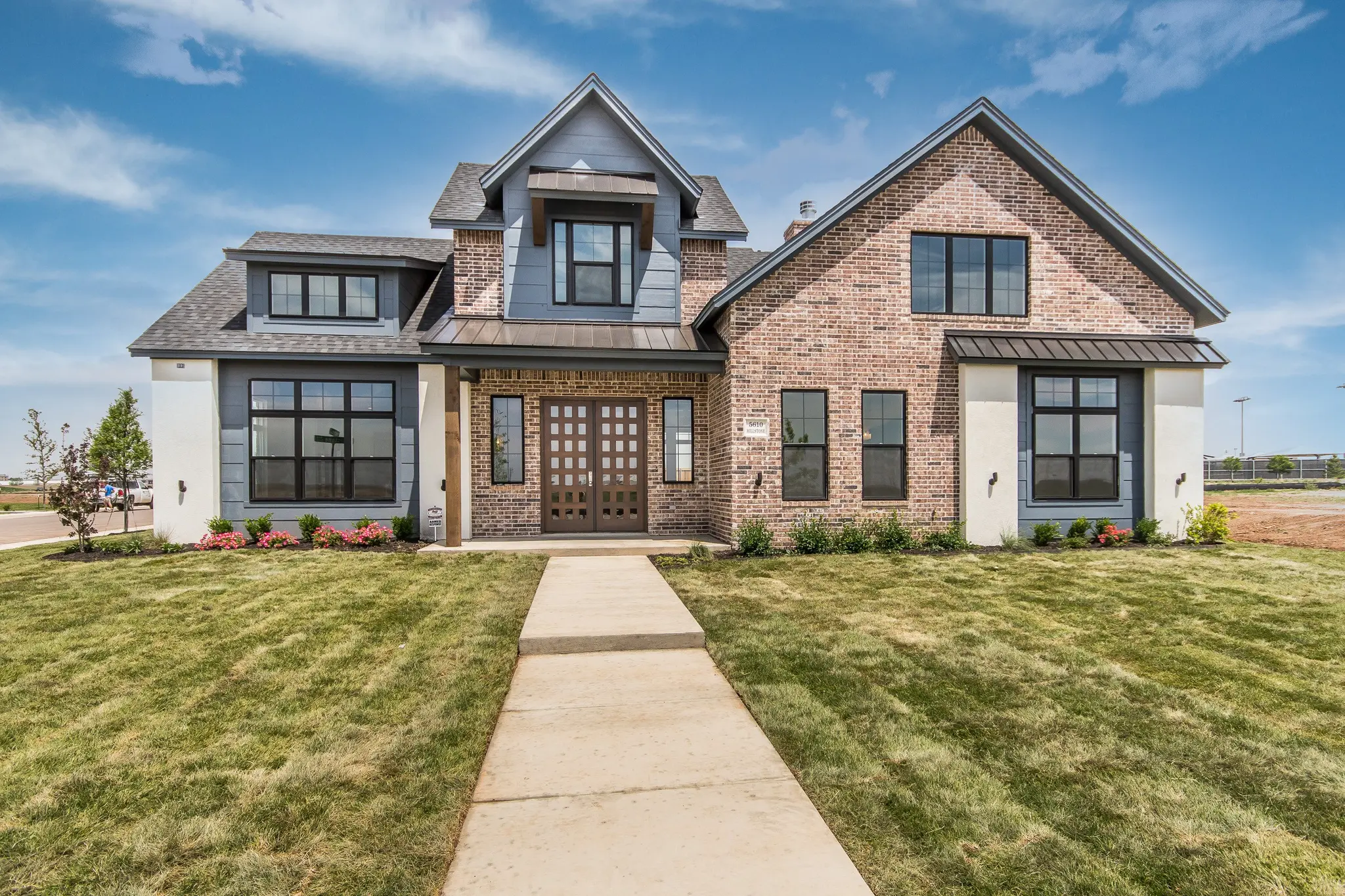 1911 - Exterior Photo 6