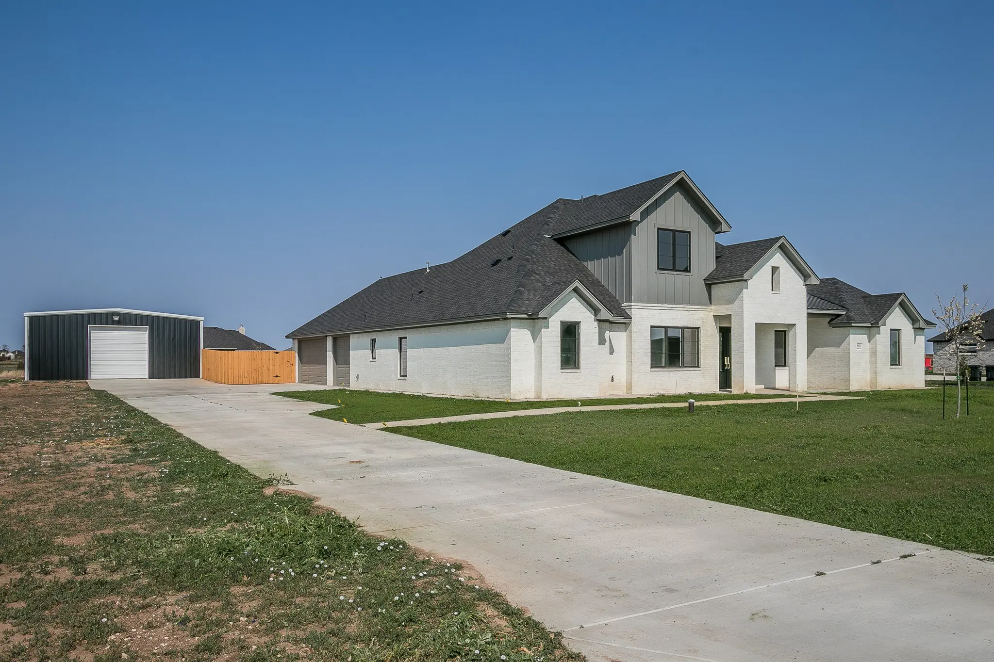 1735-5 - Exterior Photo 4