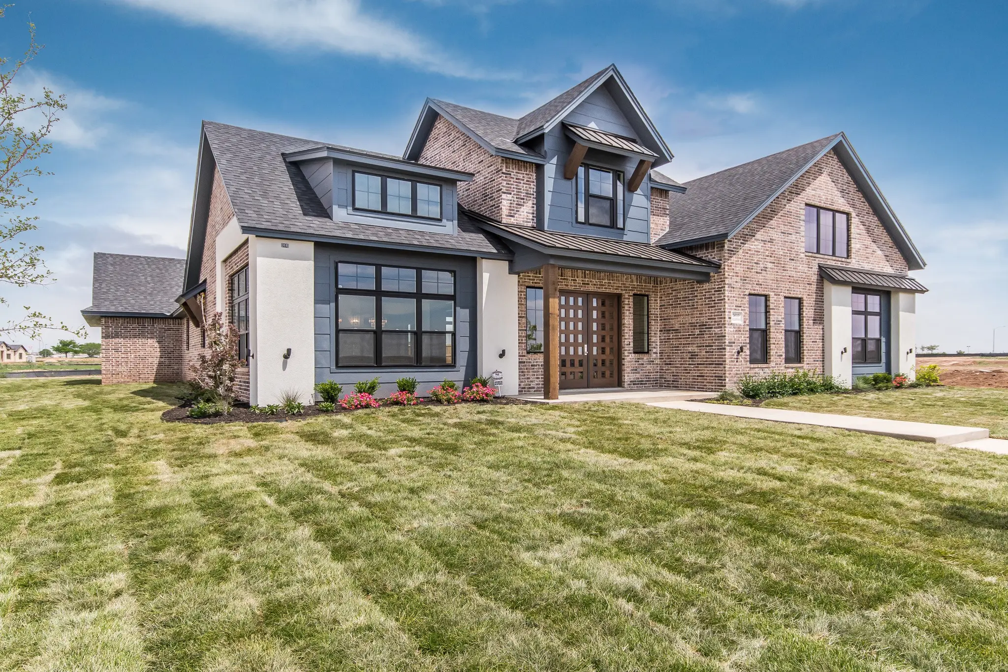 1911 - Exterior Photo 3