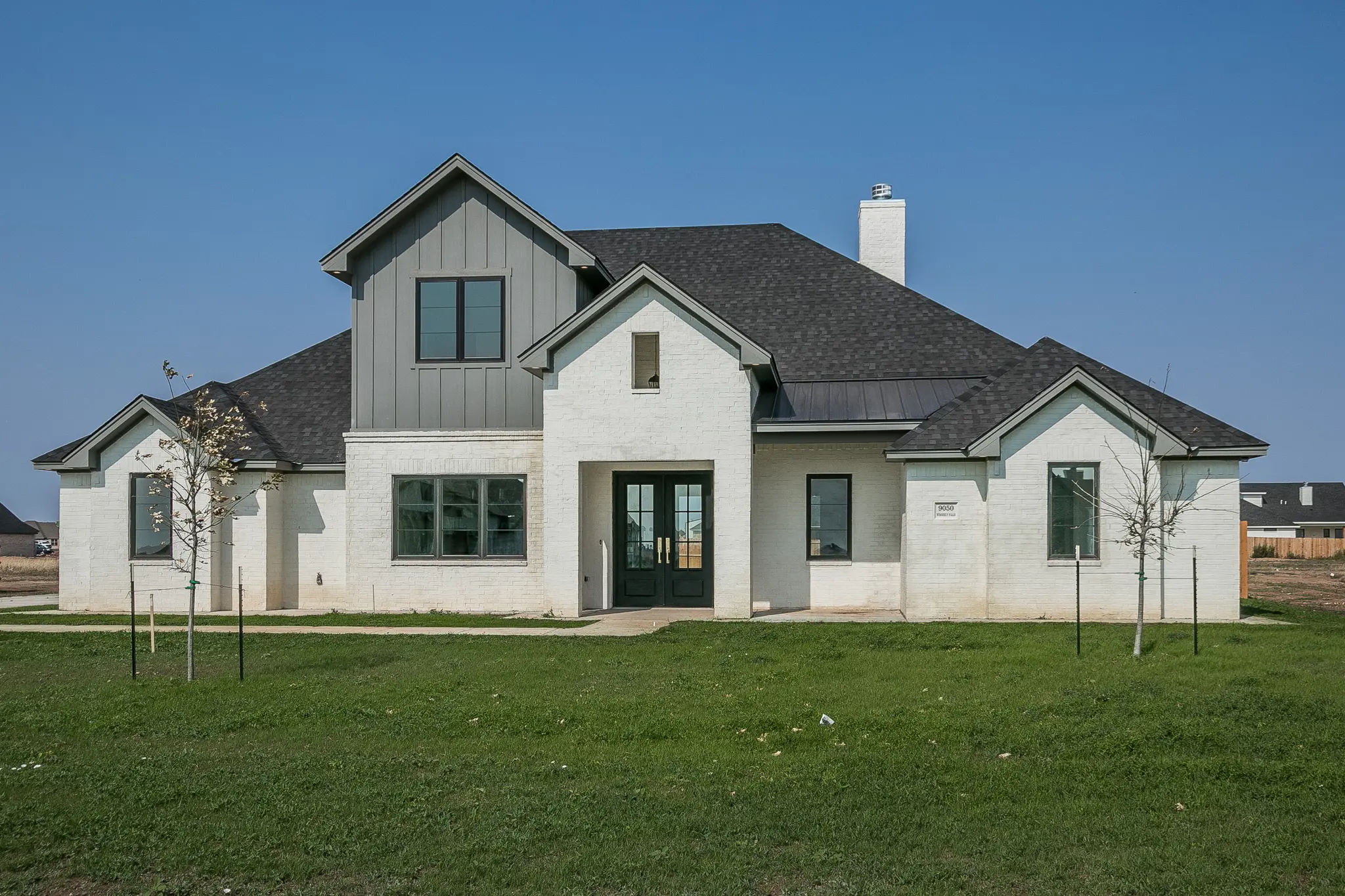 1735-5 - Exterior Photo 2