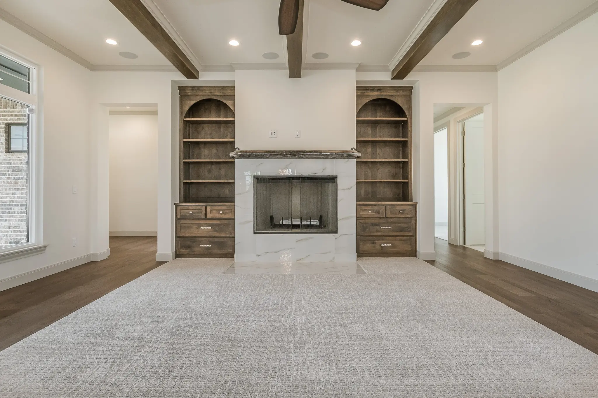 1911 - Interior Photo 9