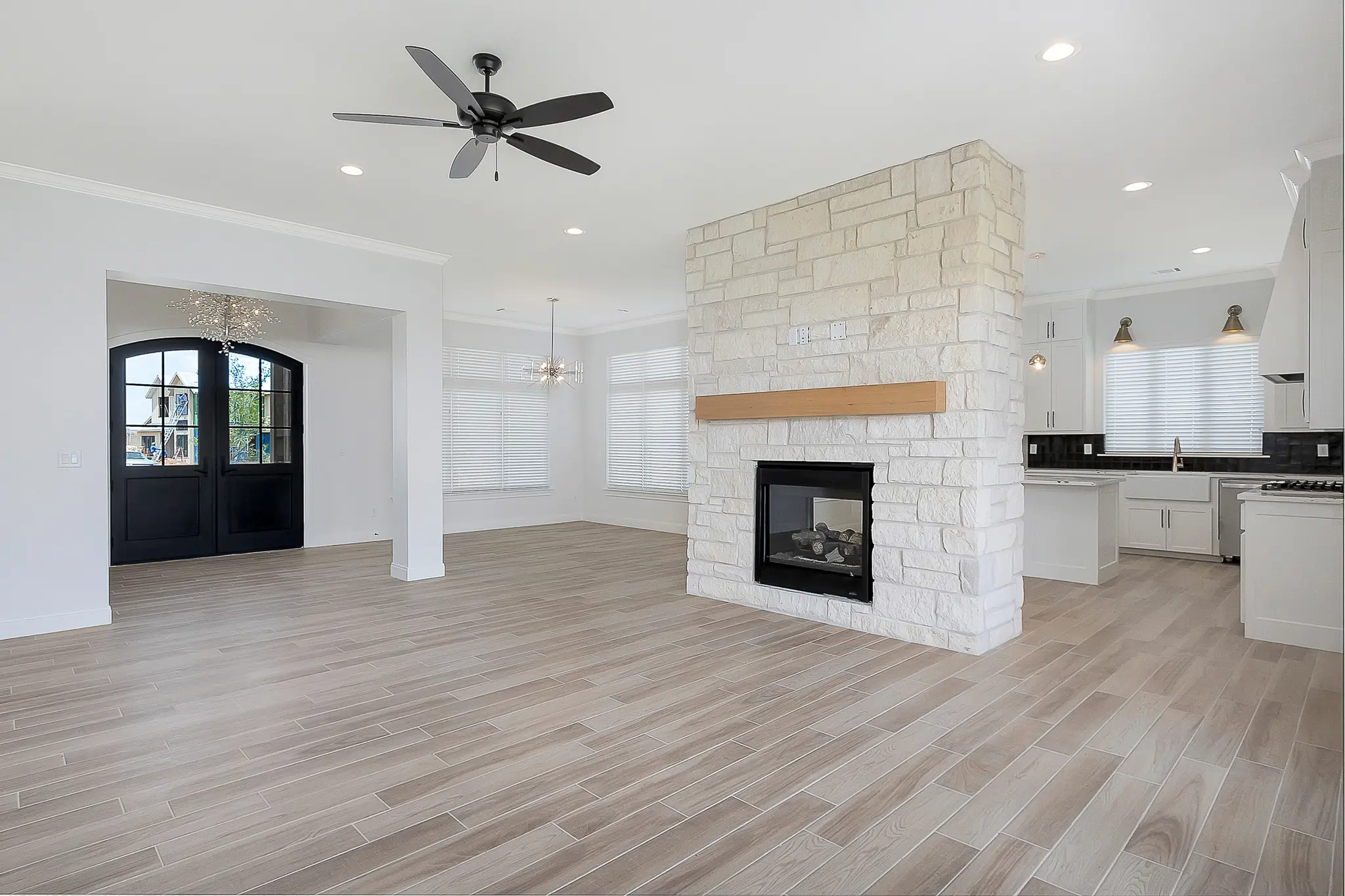 2111 - Interior Photo 8