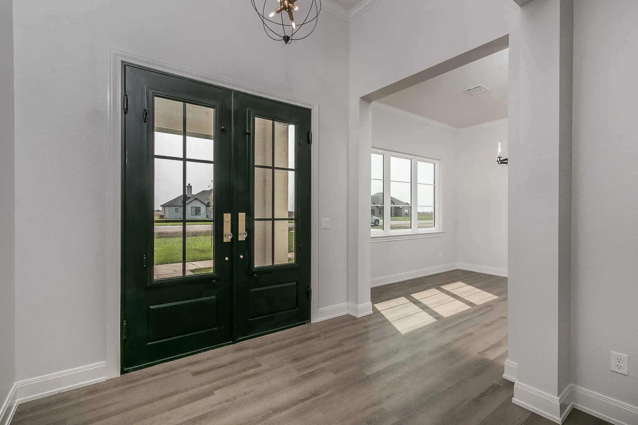 1735-5 - Interior Photo 5