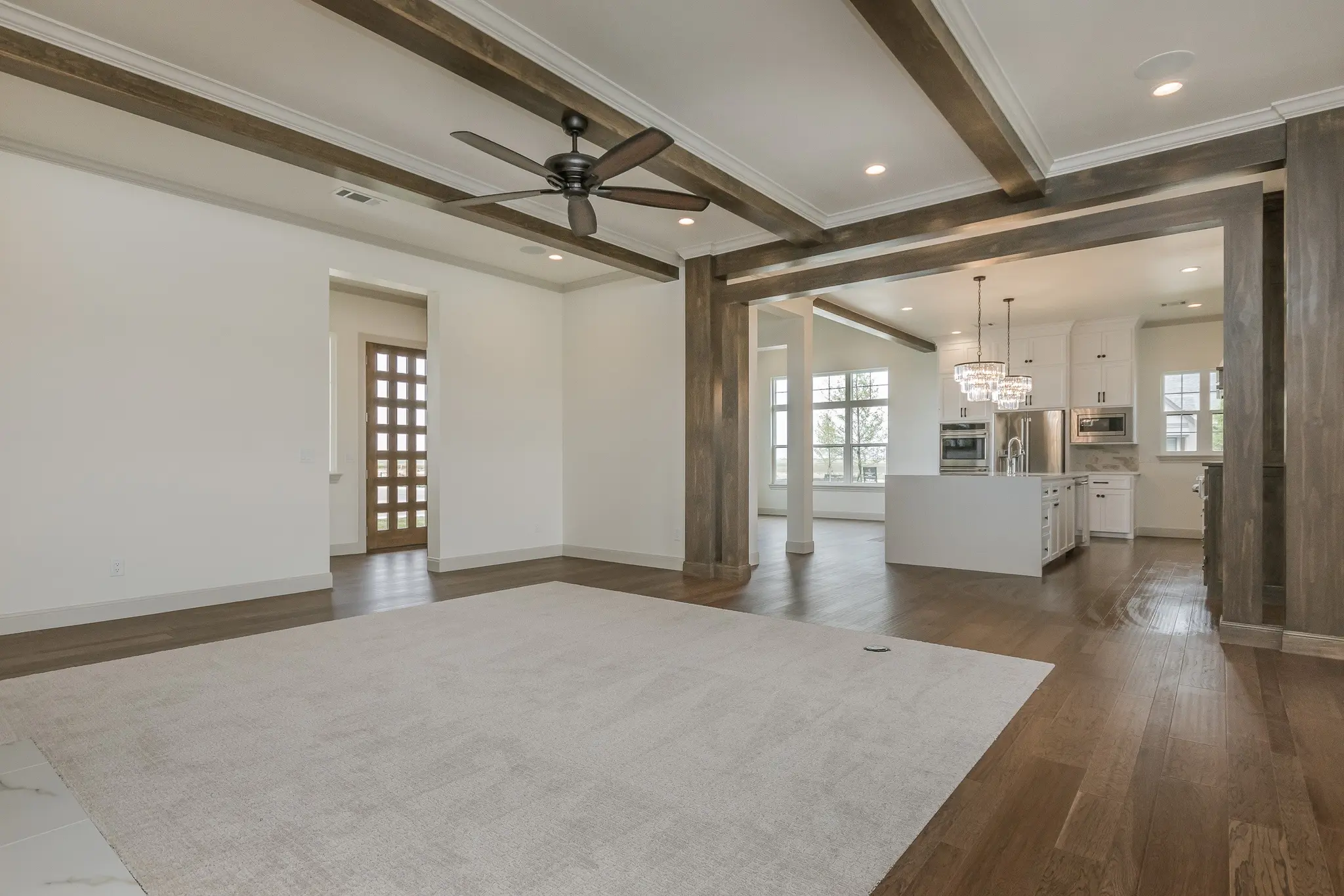 1911 - Interior Photo 10