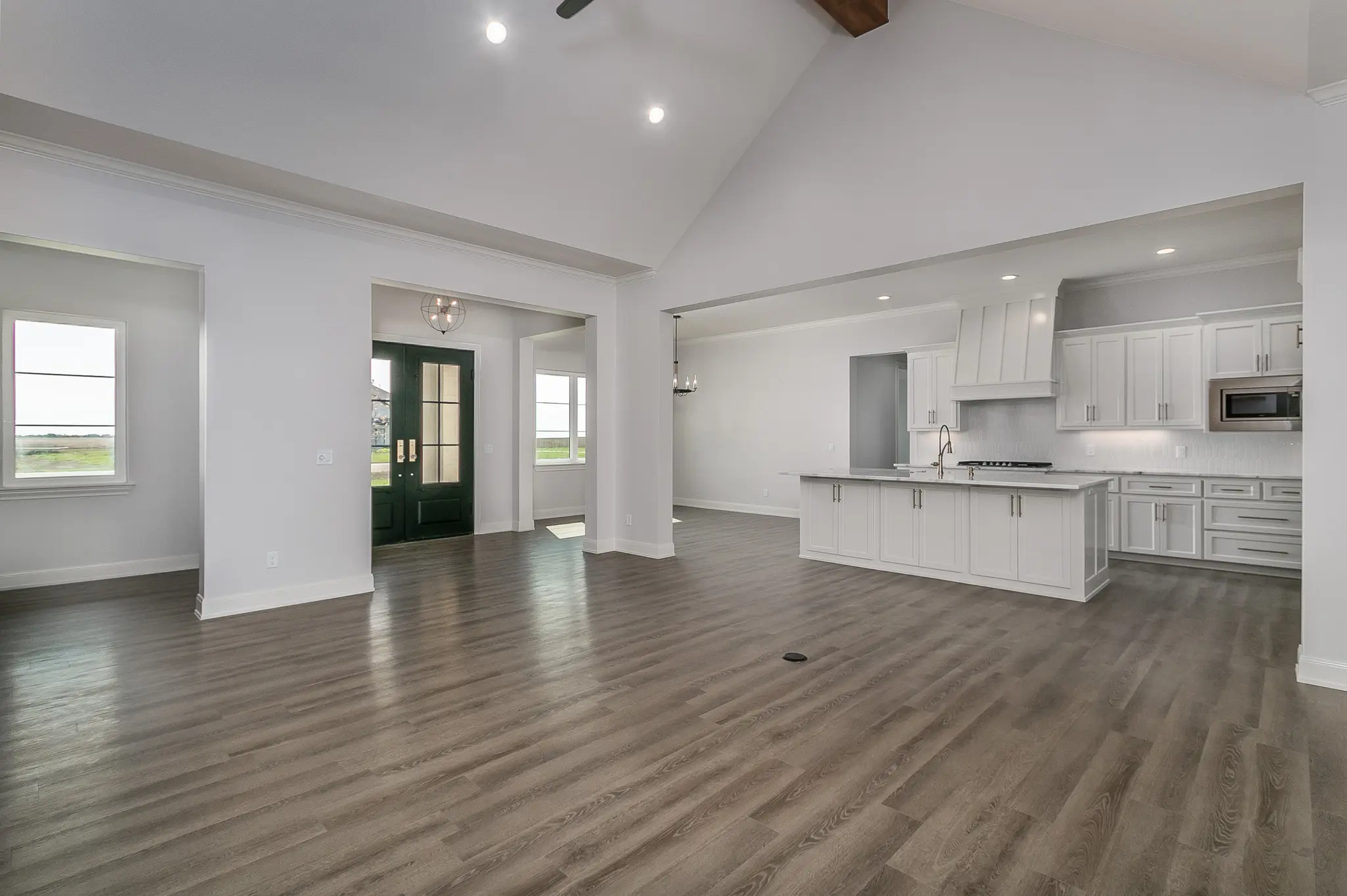 1735-5 - Interior Photo 6