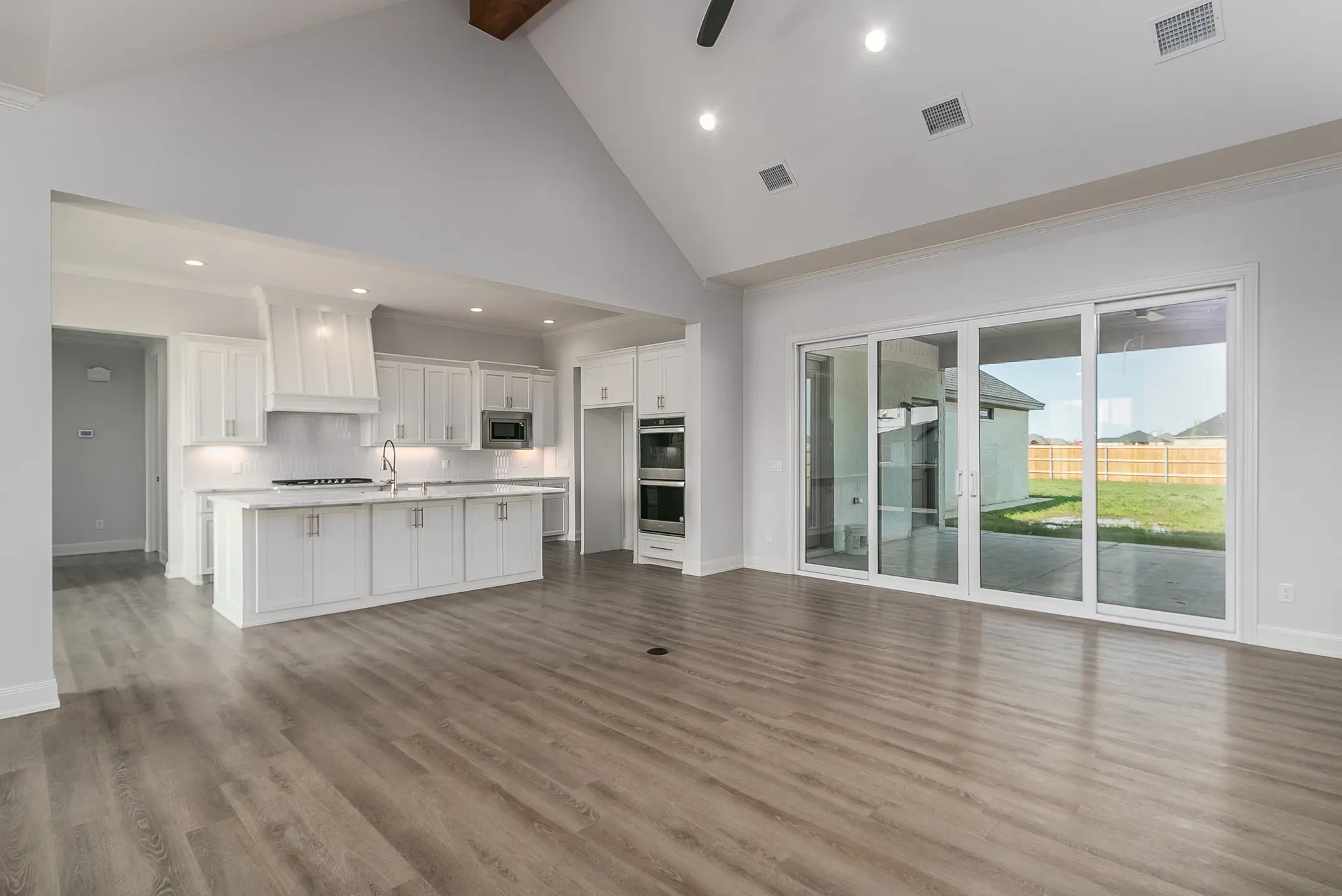 1735-5 - Interior Photo 7