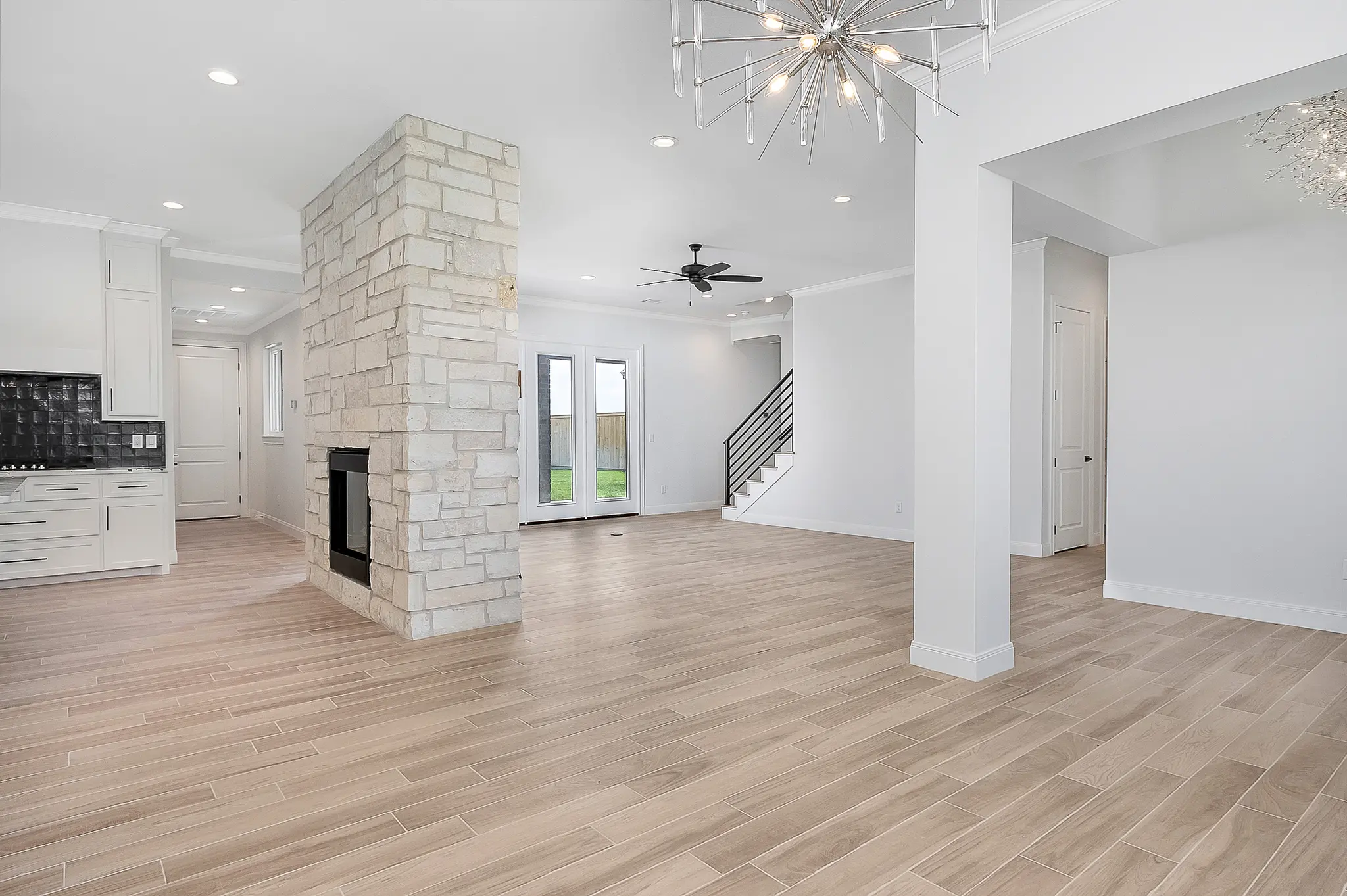 2111 - Interior Photo 11