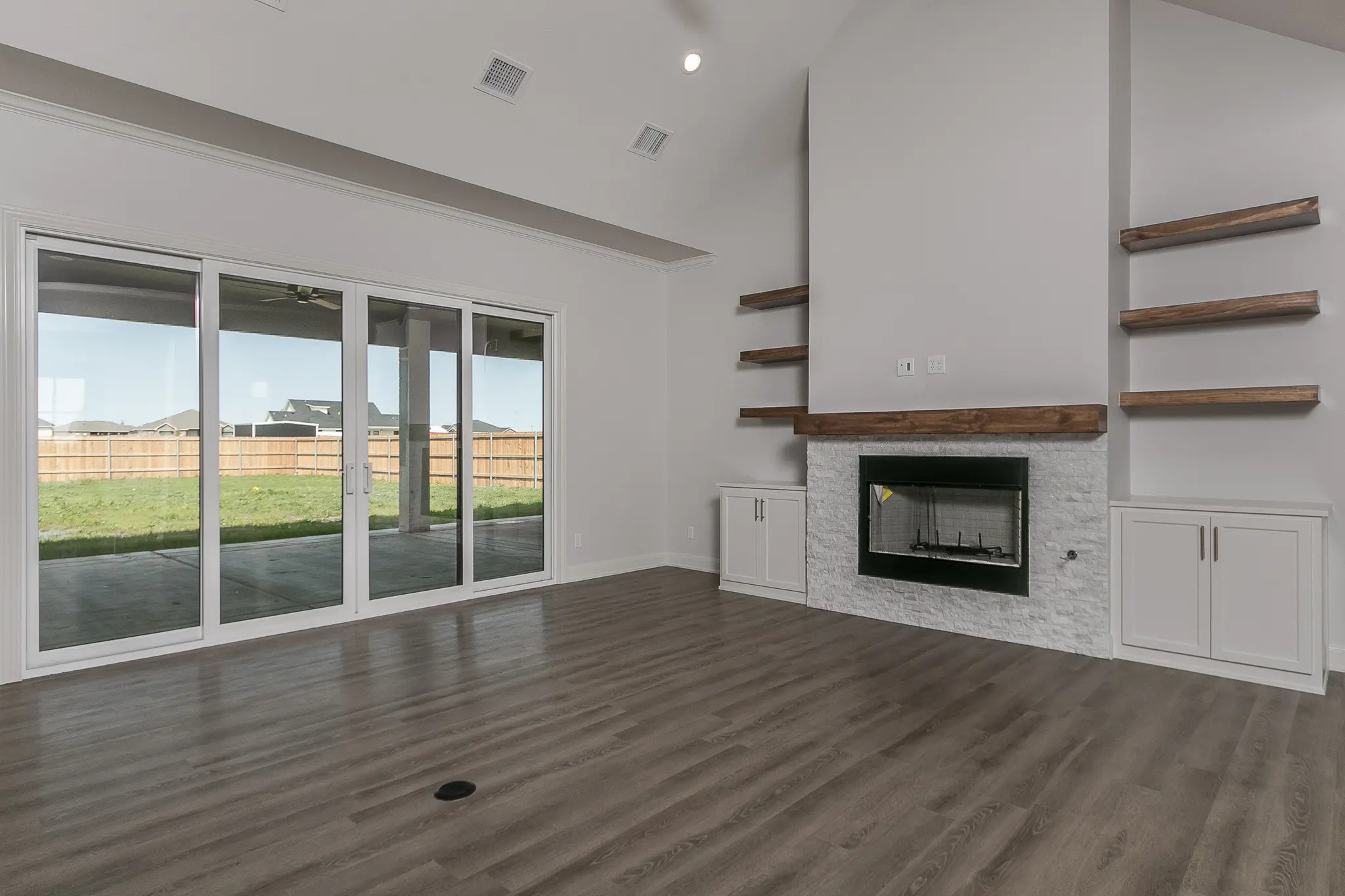 1735-5 - Interior Photo 8