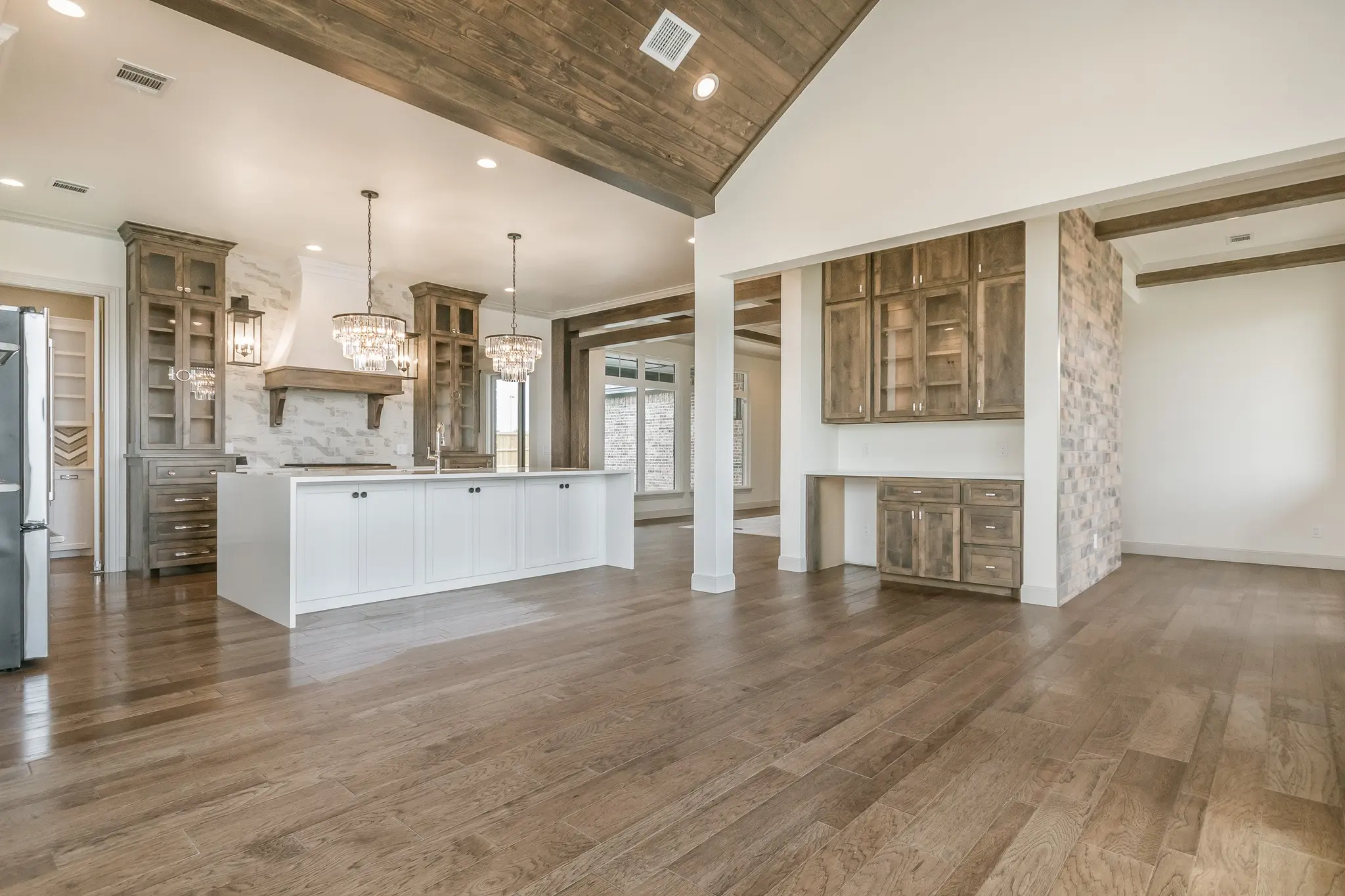 1911 - Interior Photo 13