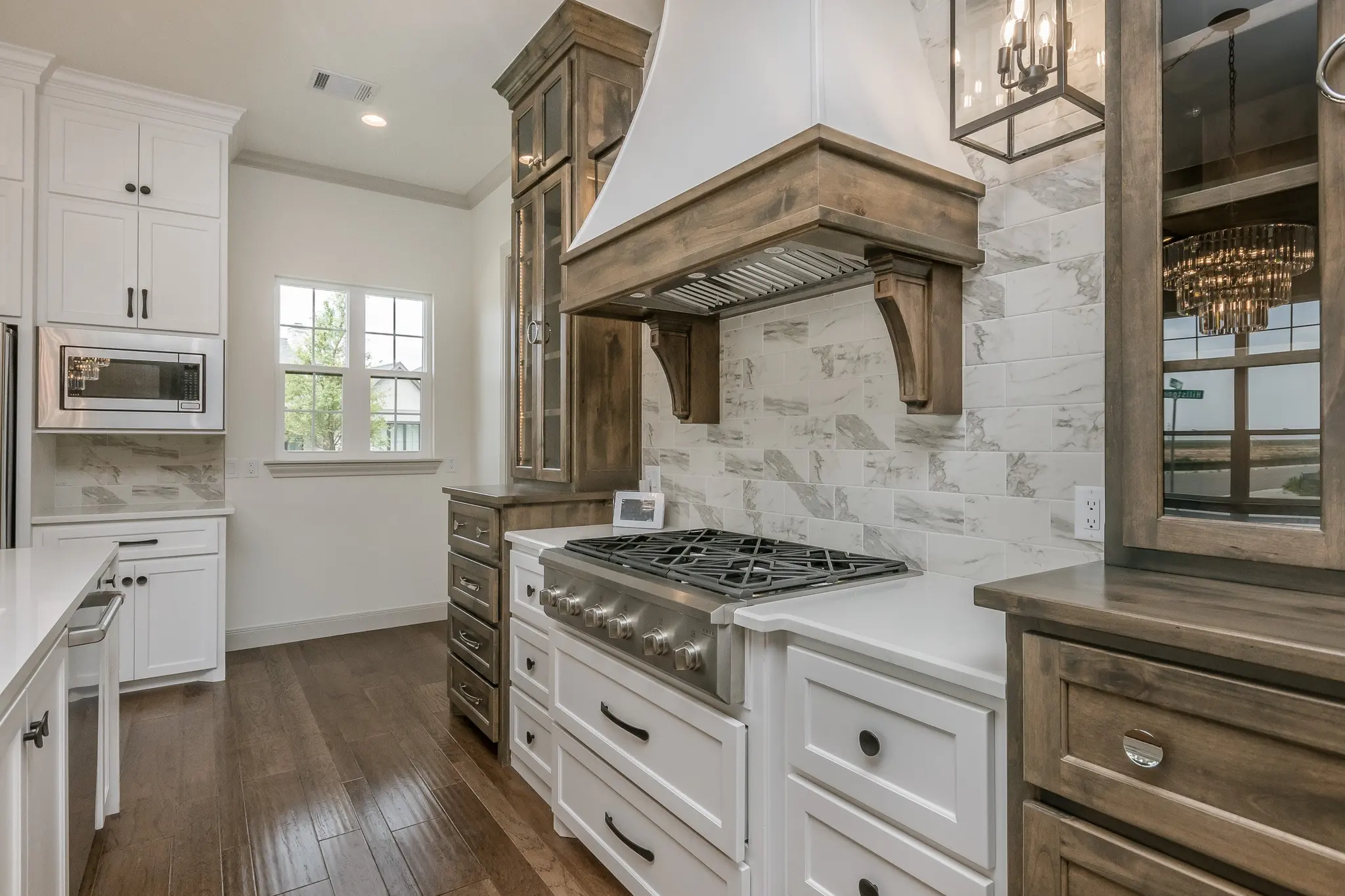 1911 - Interior Photo 15