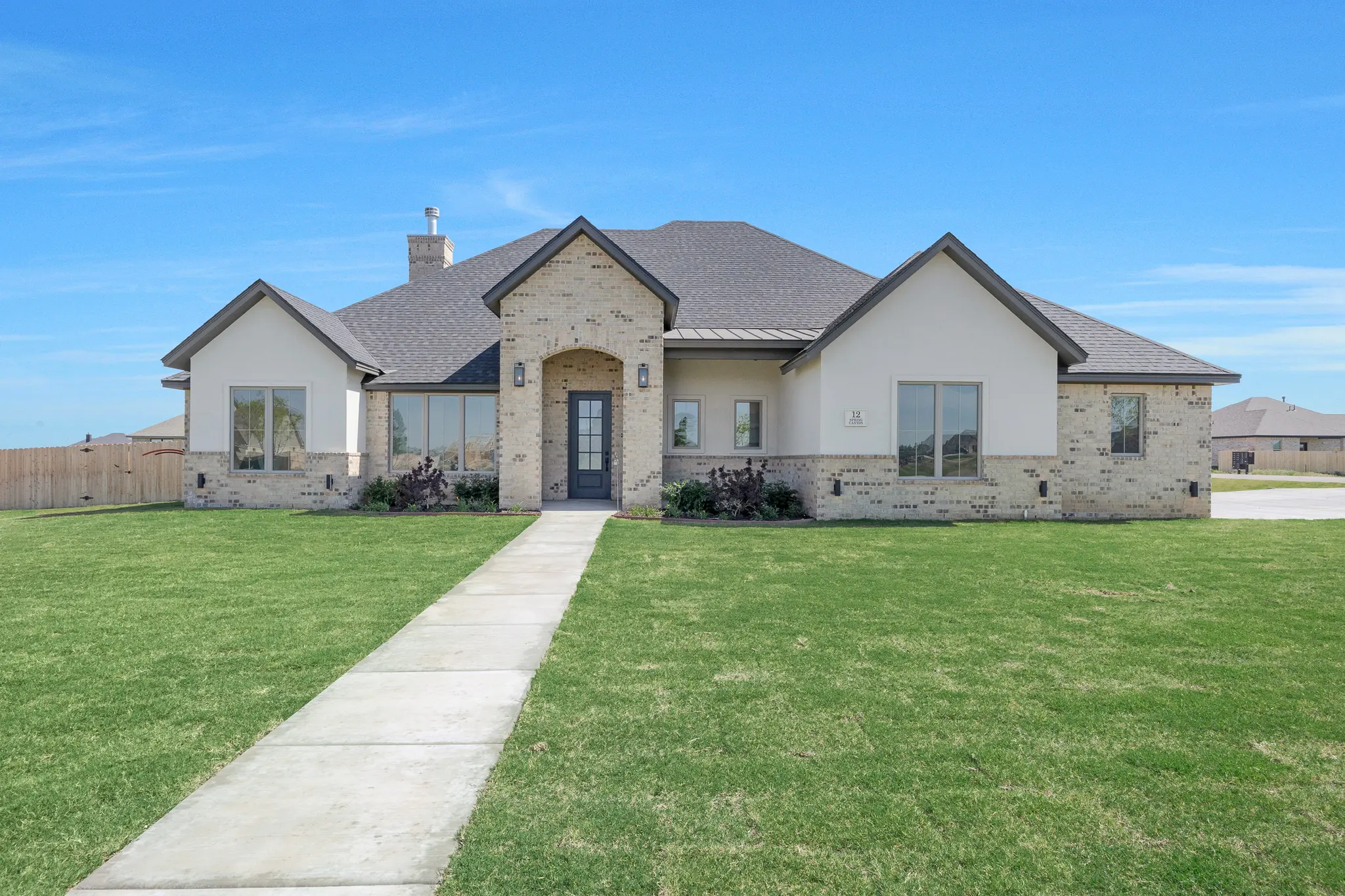 0806-24 - Exterior Photo 3