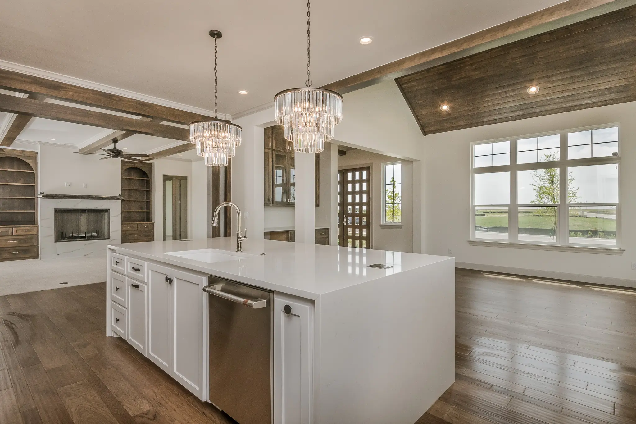 1911 - Interior Photo 16