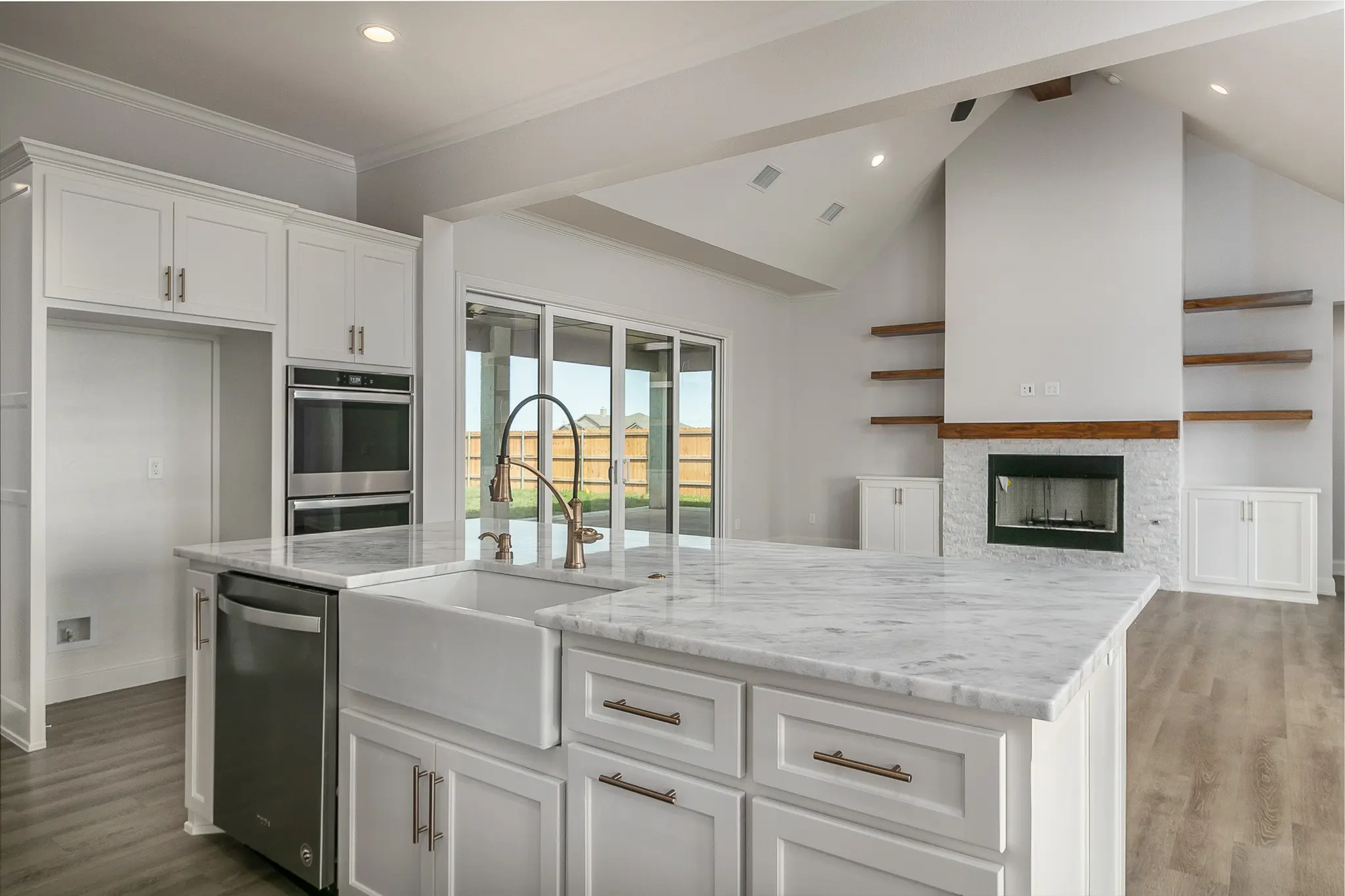 1735-5 - Interior Photo 12