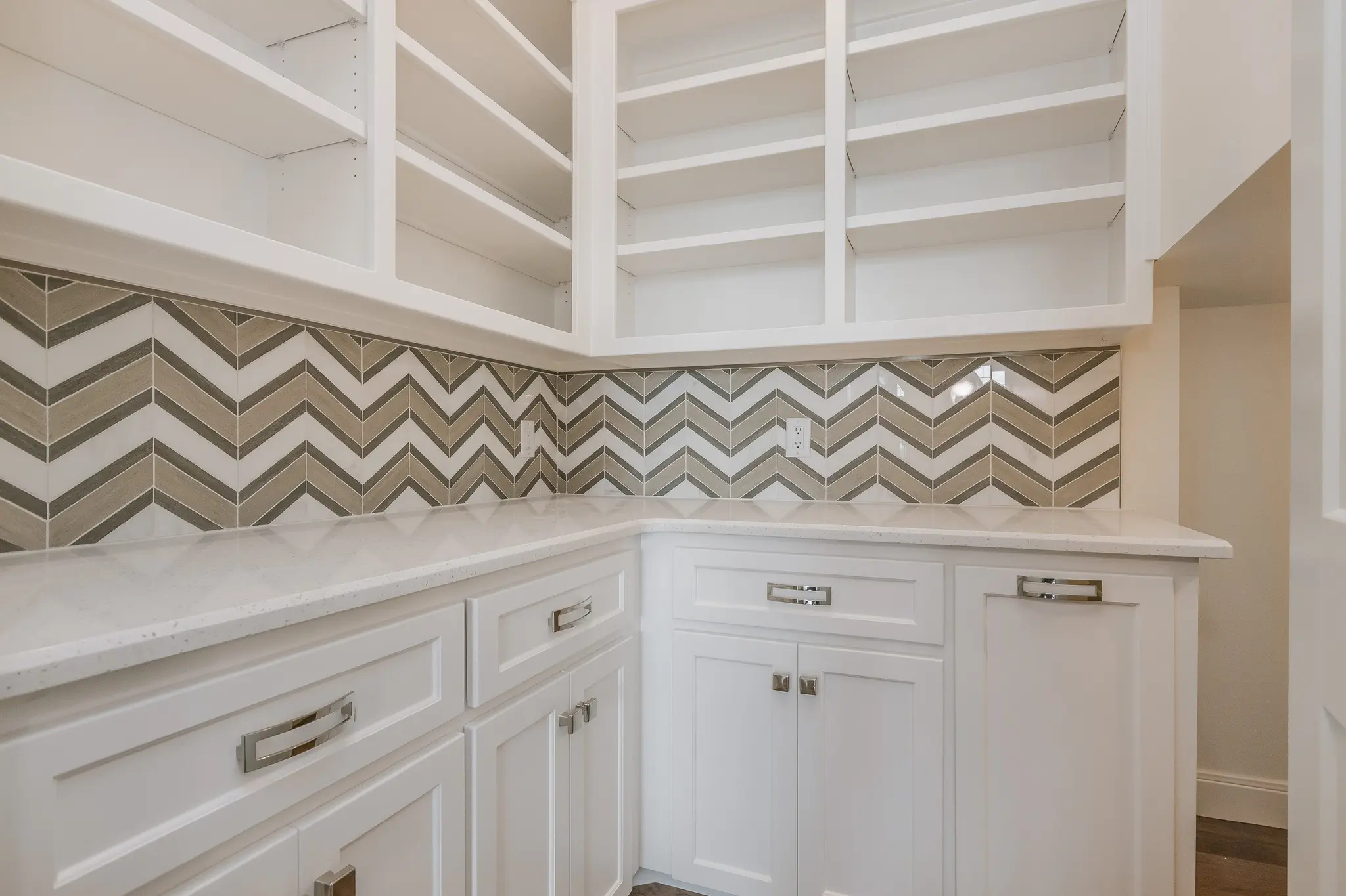 1911 - Interior Photo 17