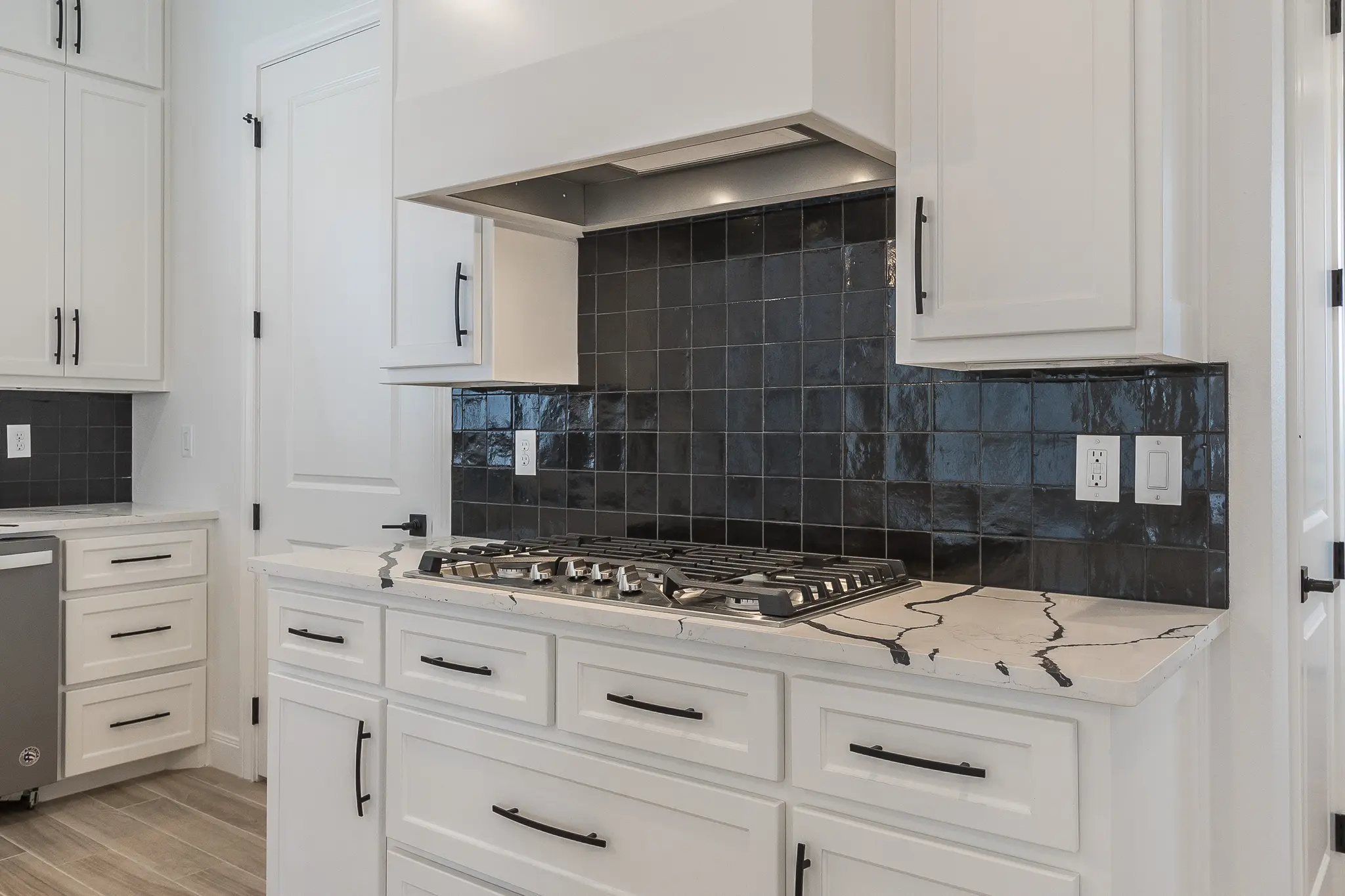 2111 - Interior Photo 16