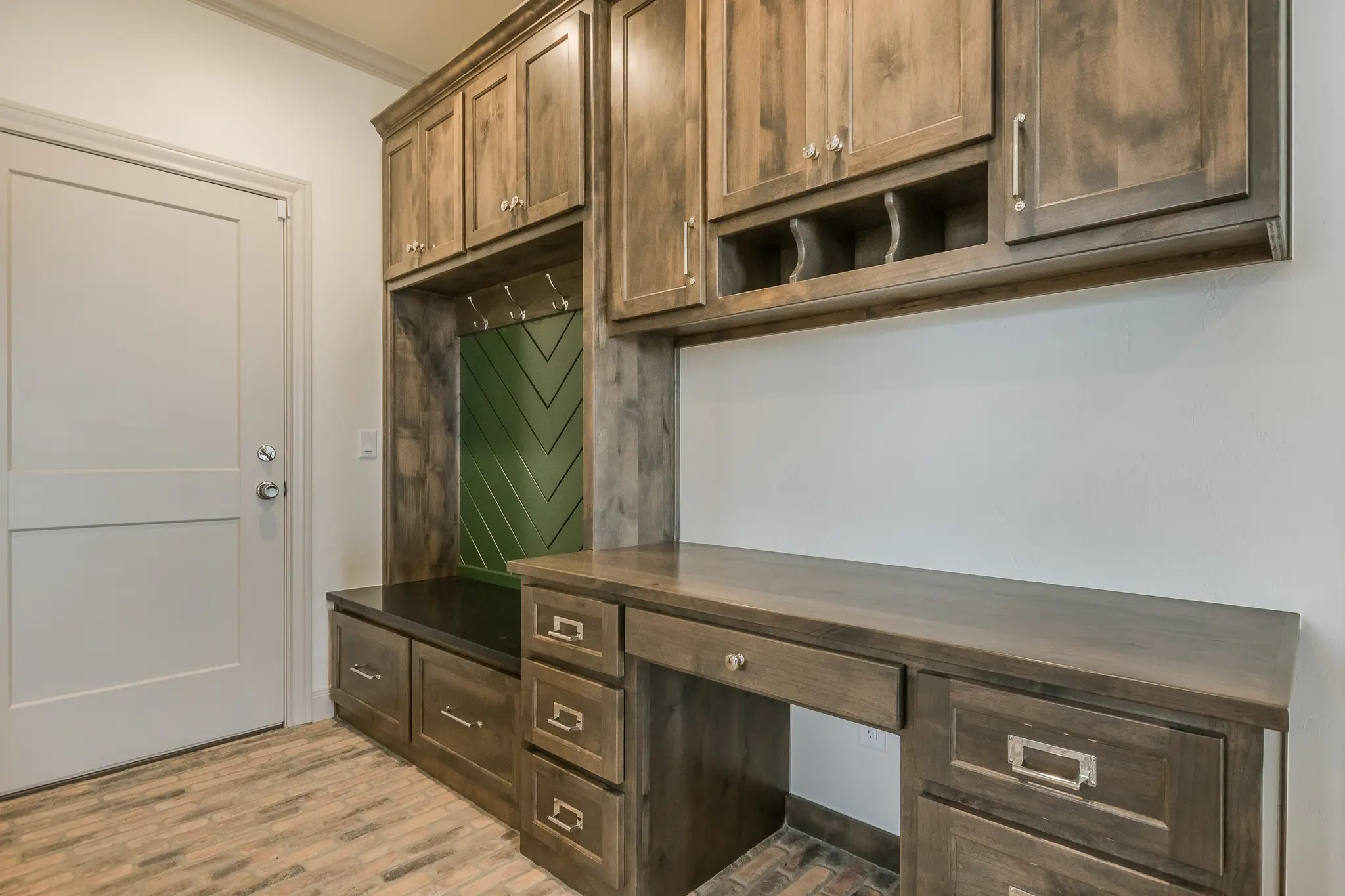 1911 - Interior Photo 18