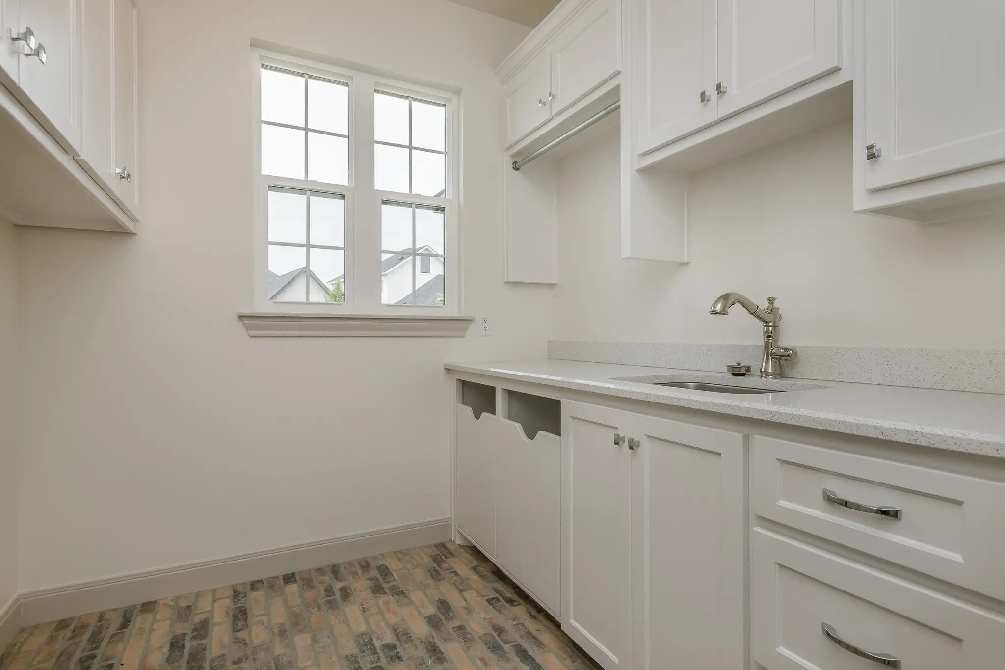 1911 - Interior Photo 19