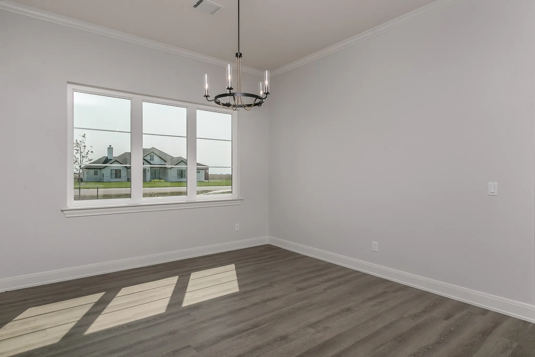 1735-5 - Interior Photo 16