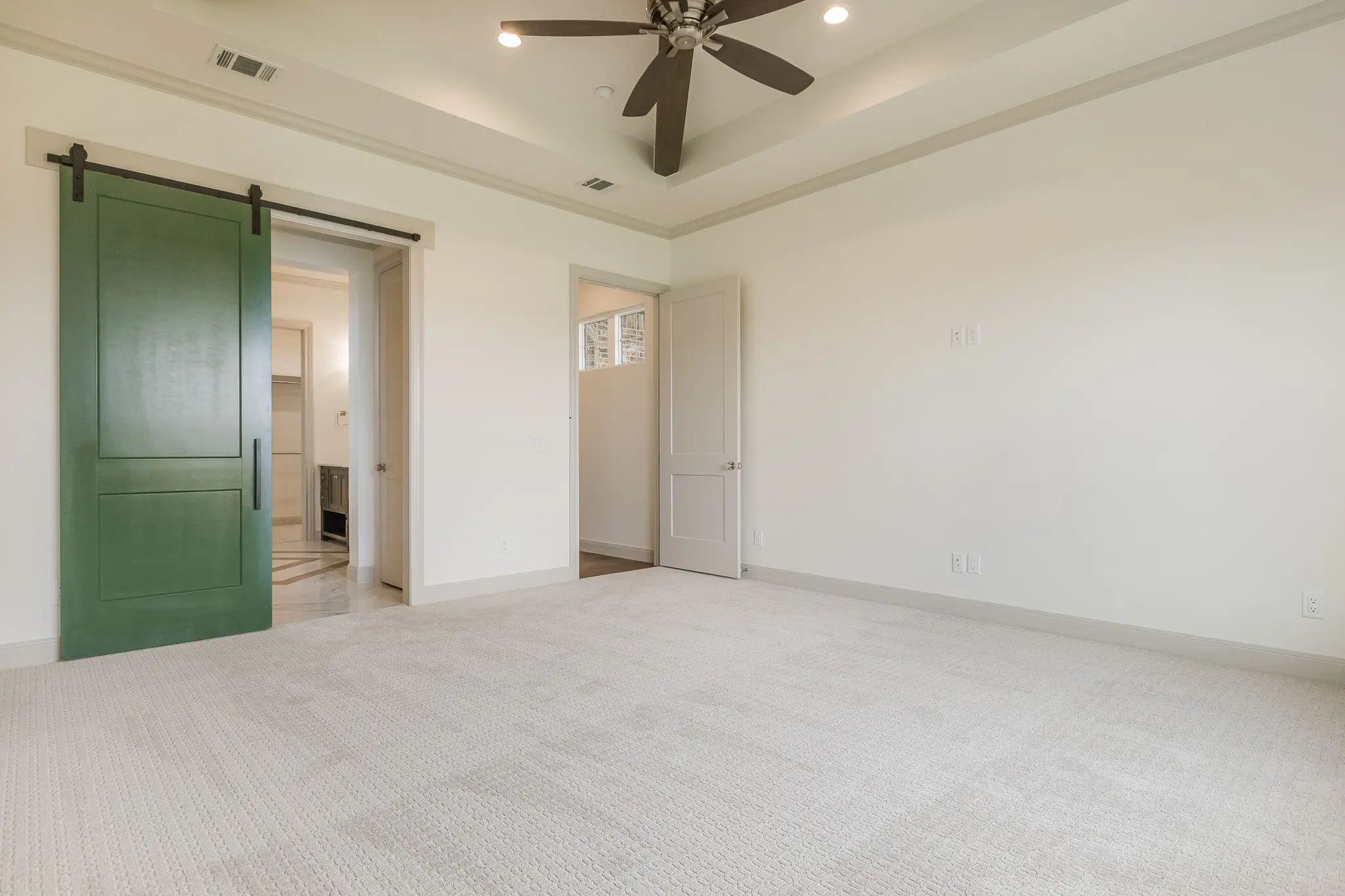 1911 - Interior Photo 21