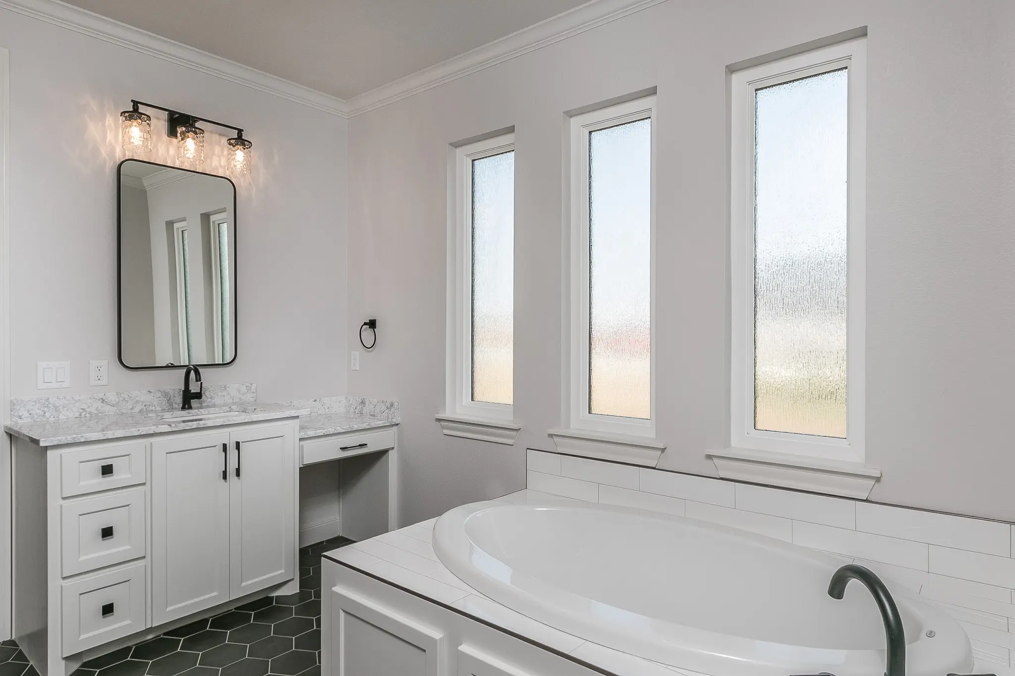 1735-5 - Interior Photo 18