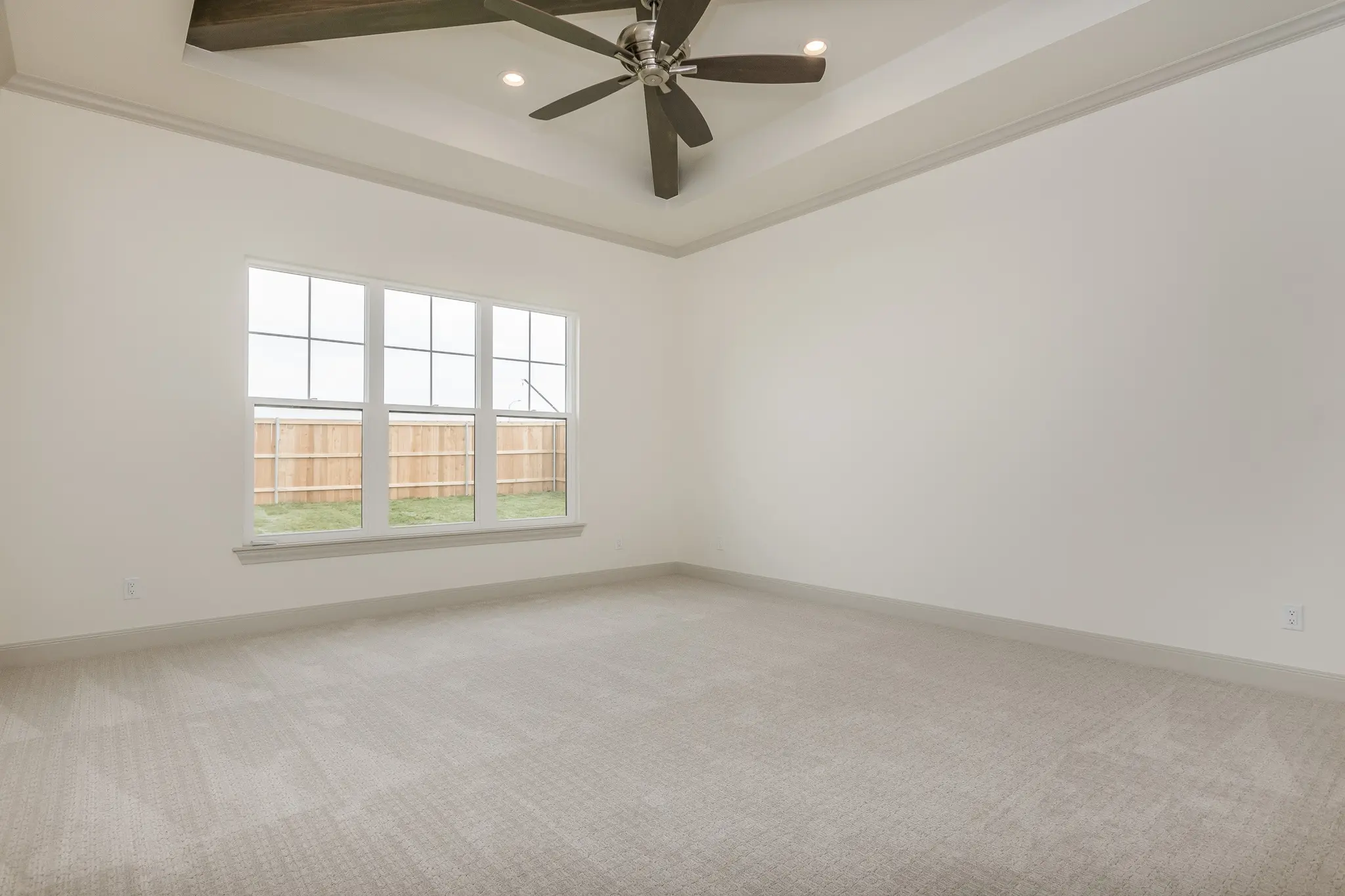 1911 - Interior Photo 22