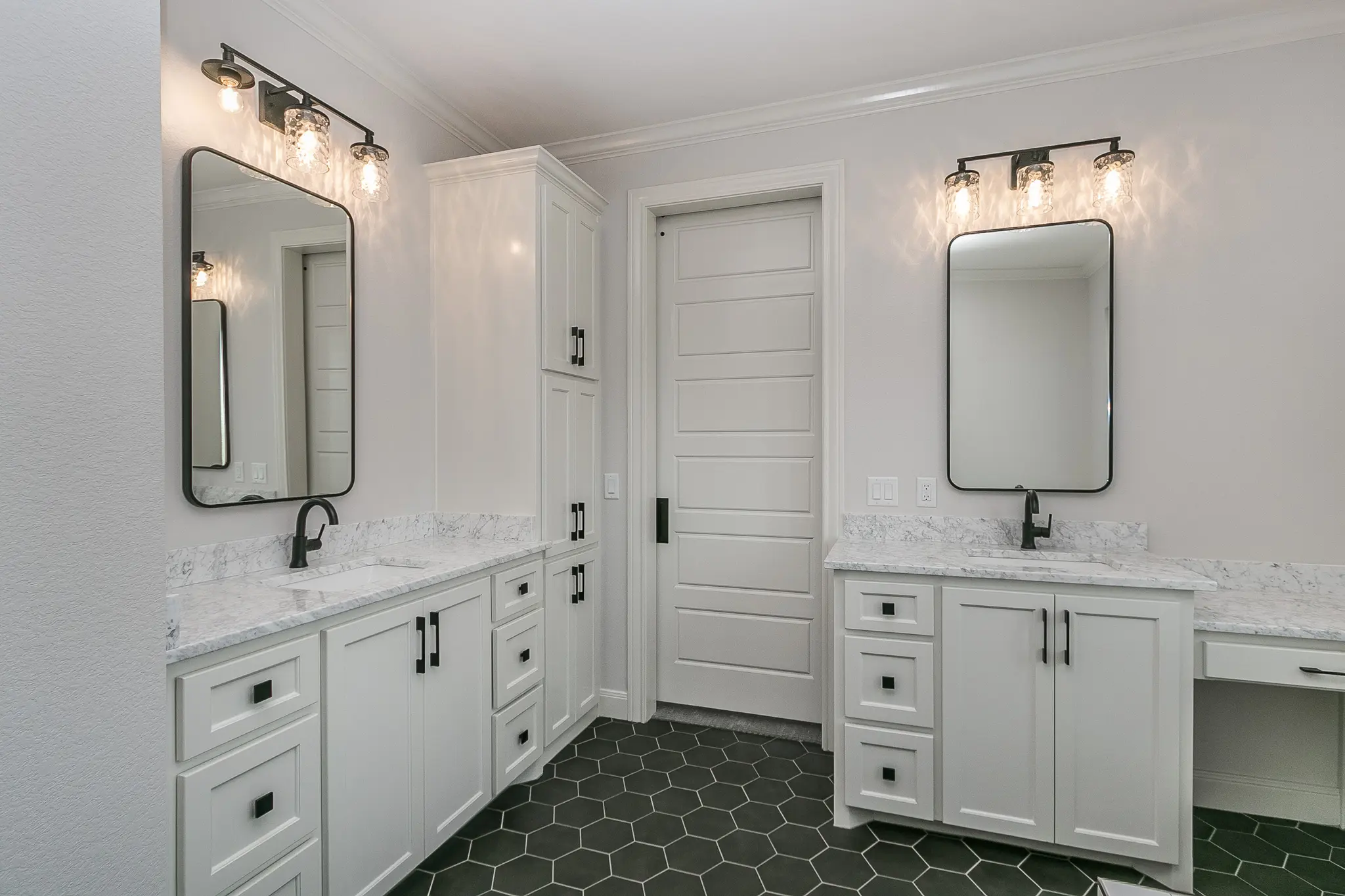 1735-5 - Interior Photo 19