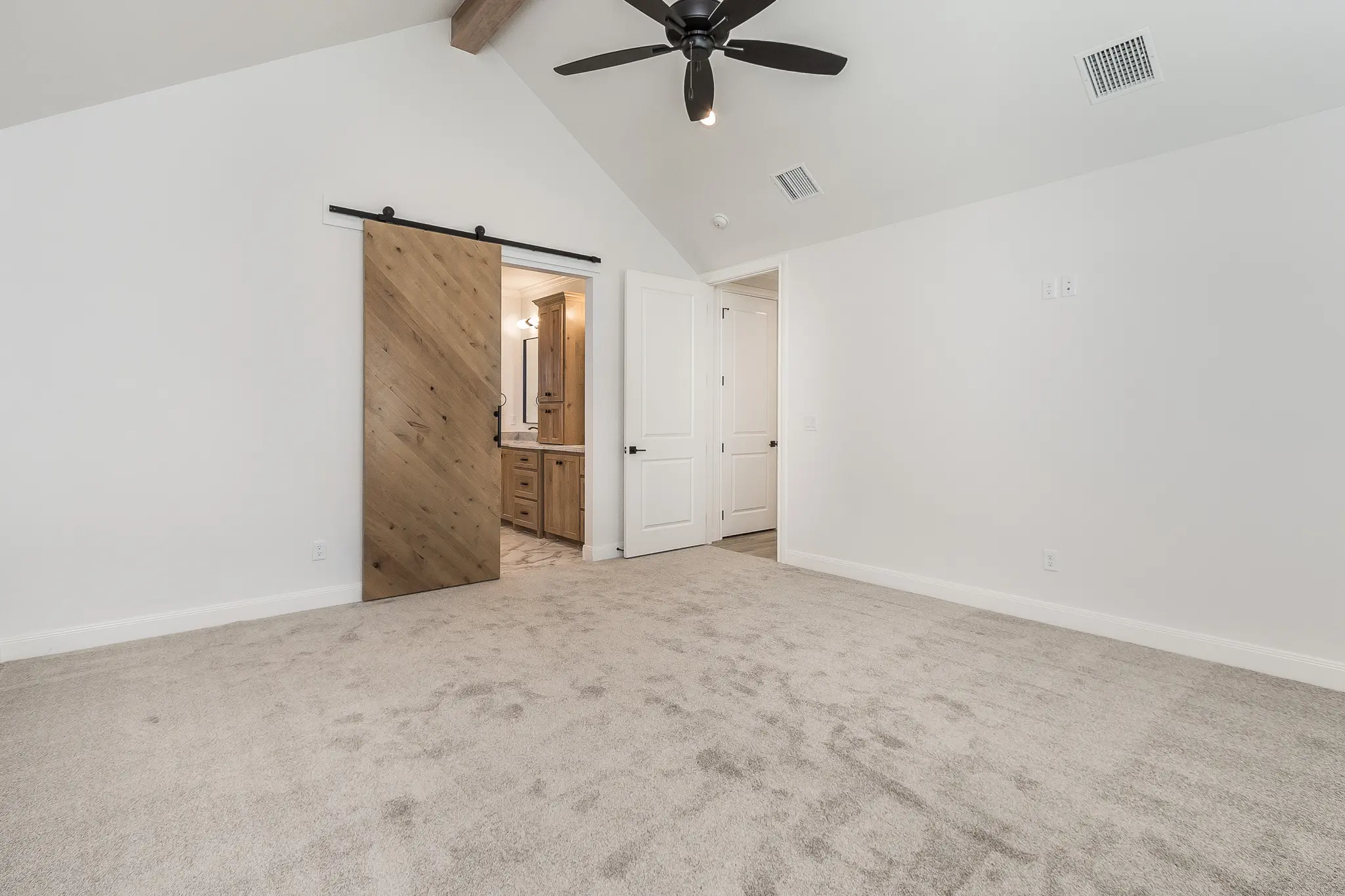 2111 - Interior Photo 23