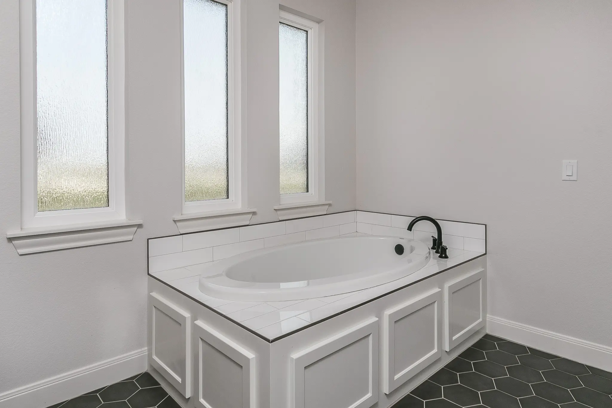 1735-5 - Interior Photo 20