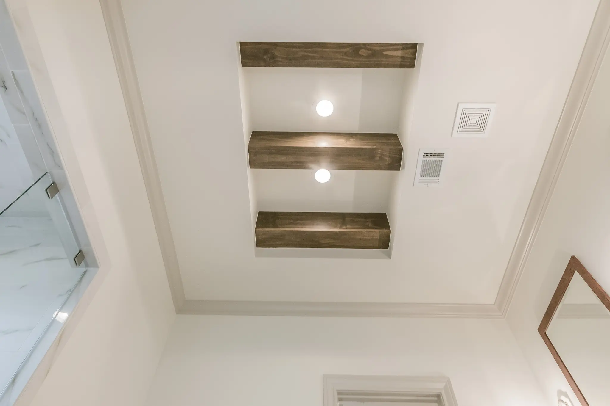 1911 - Interior Photo 24