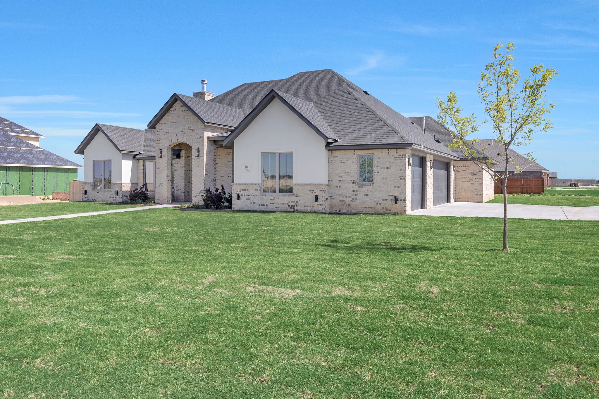 0806-24 - Exterior Photo 6