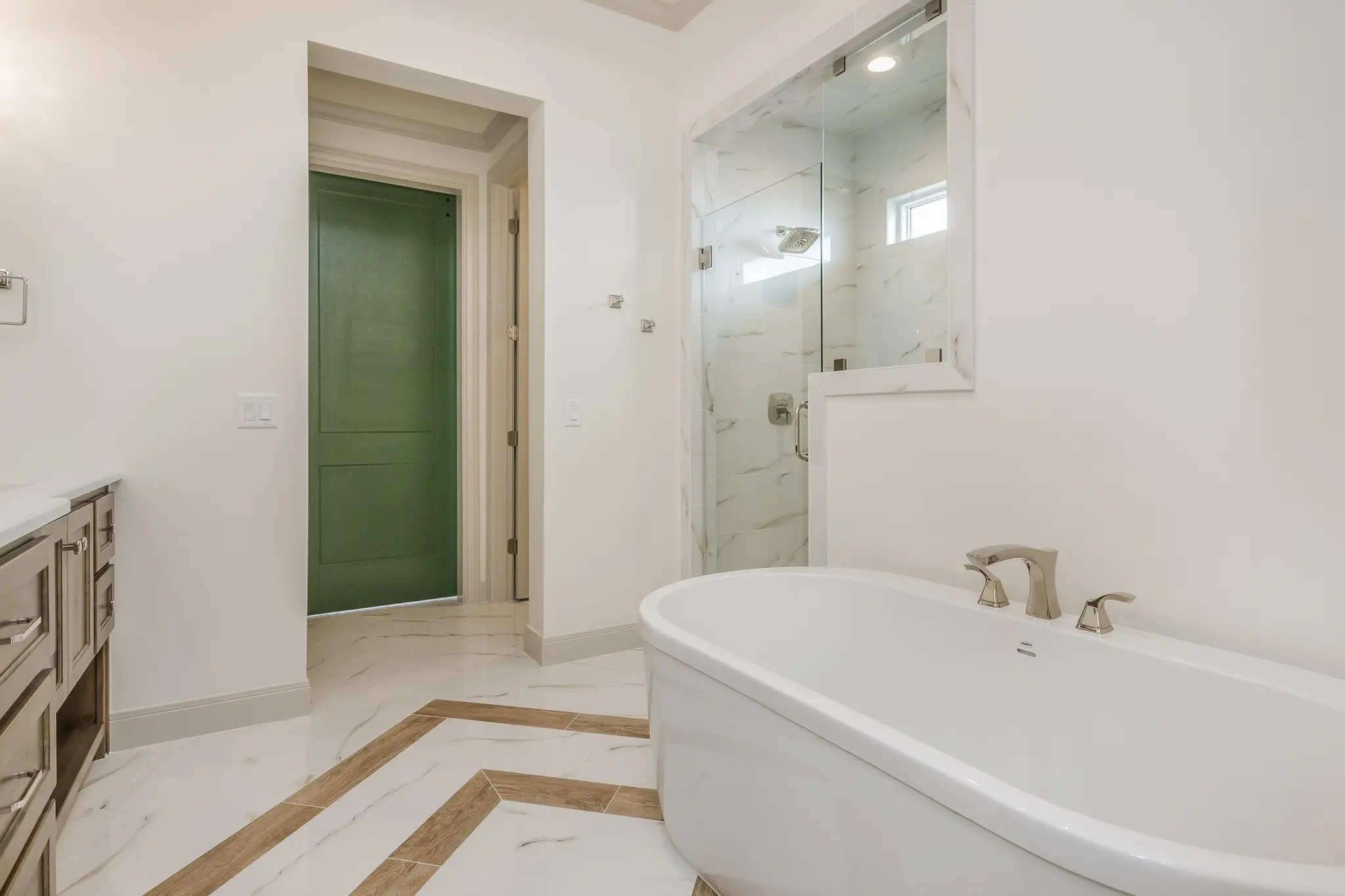 1911 - Interior Photo 25