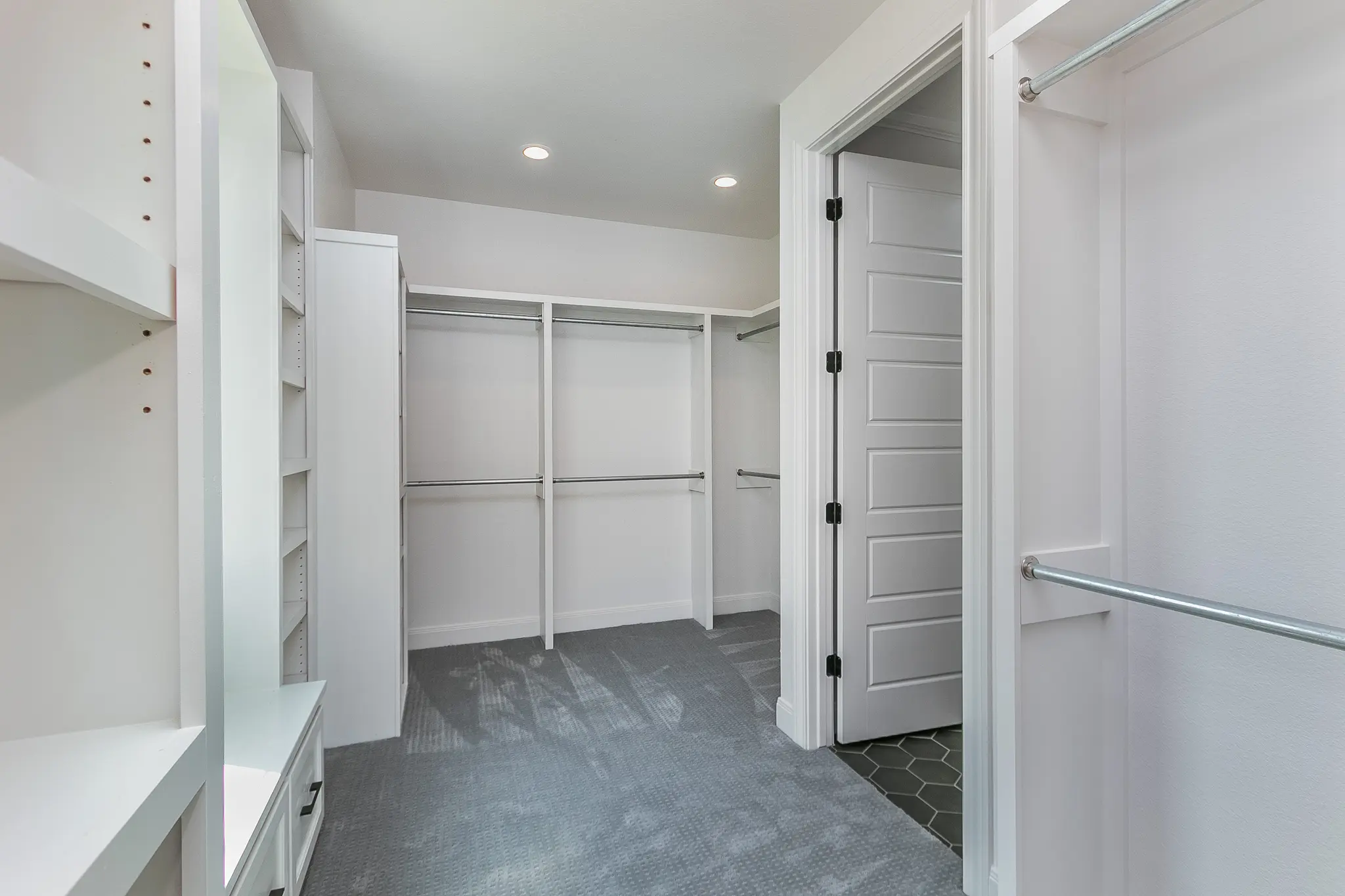 1735-5 - Interior Photo 22